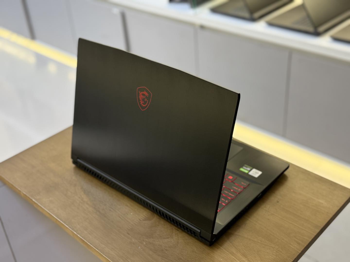MSI GF65 Thin 10SDR ( Grade A ) = 470$? Game, Design…. CPU : Core 