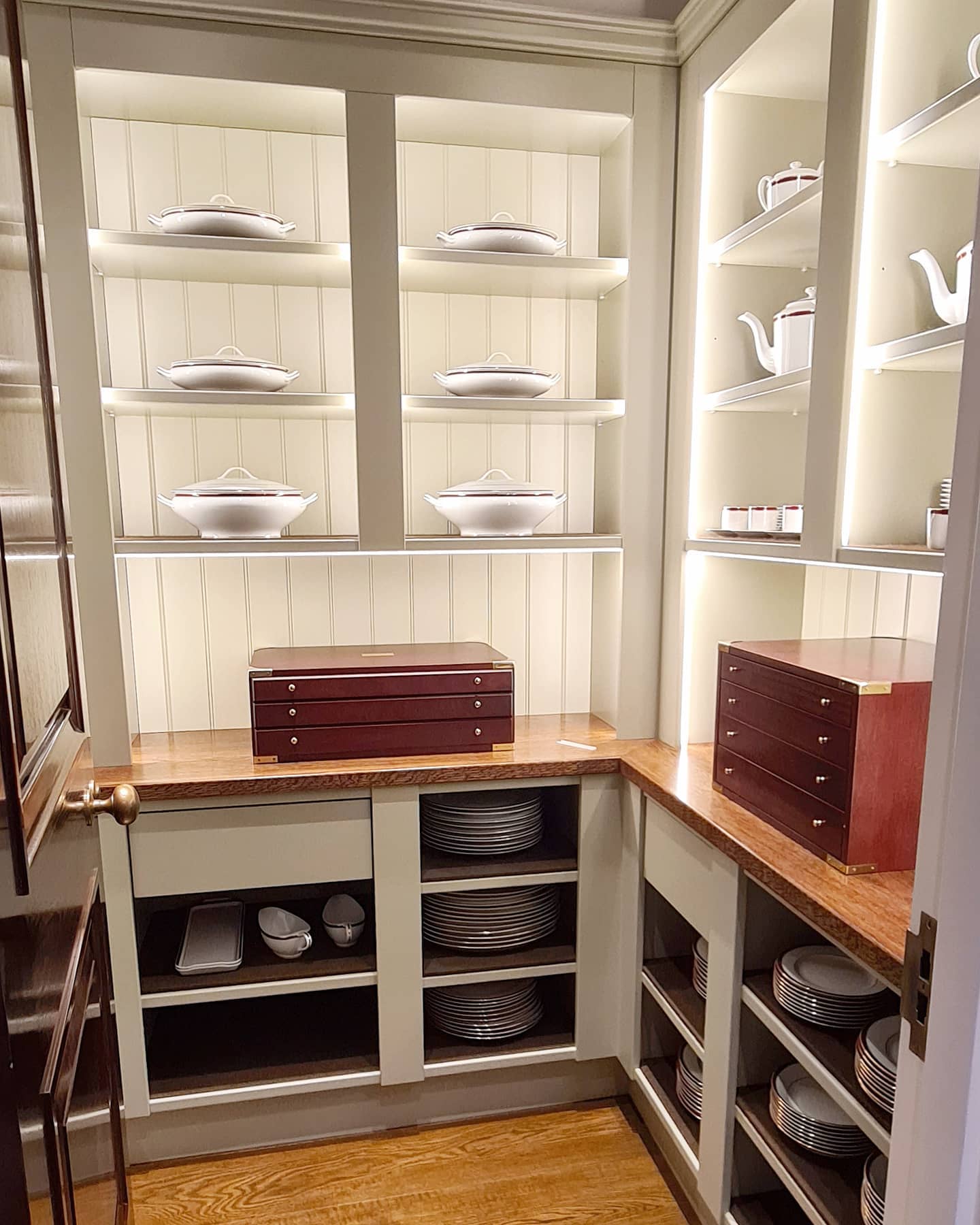 K&D Specialist Interiors