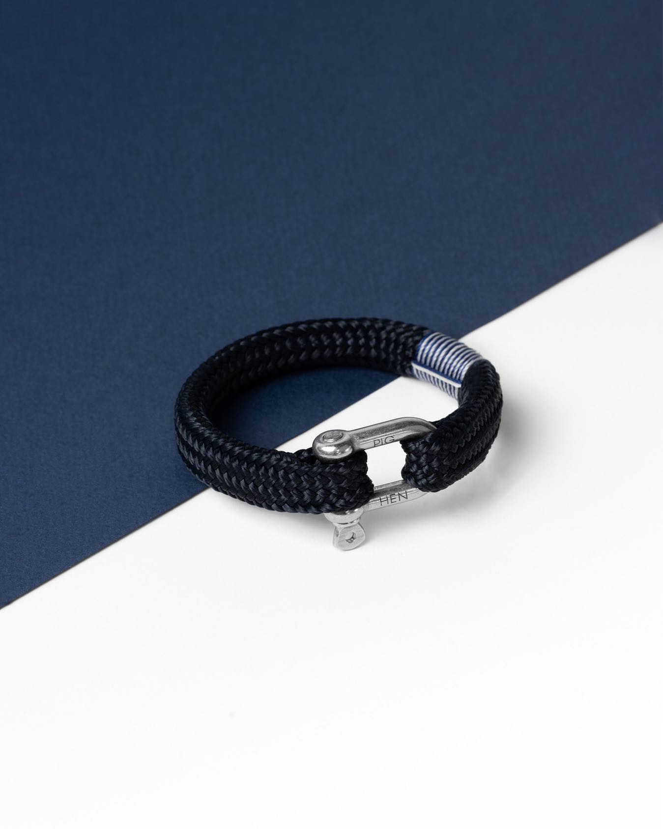 An effortless everyday look with the Little Lewis DBL and Navarch 
