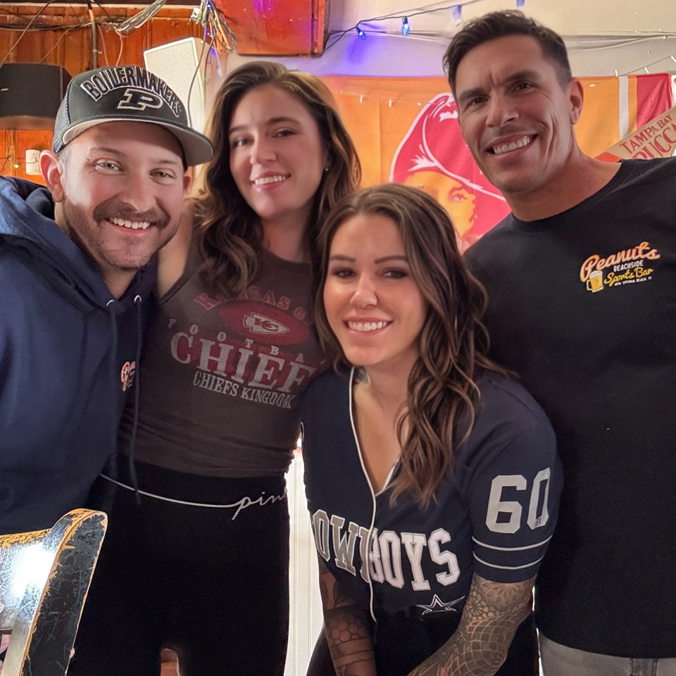 Peanut's Restaurant &... - Peanut's Restaurant & Sports Bar