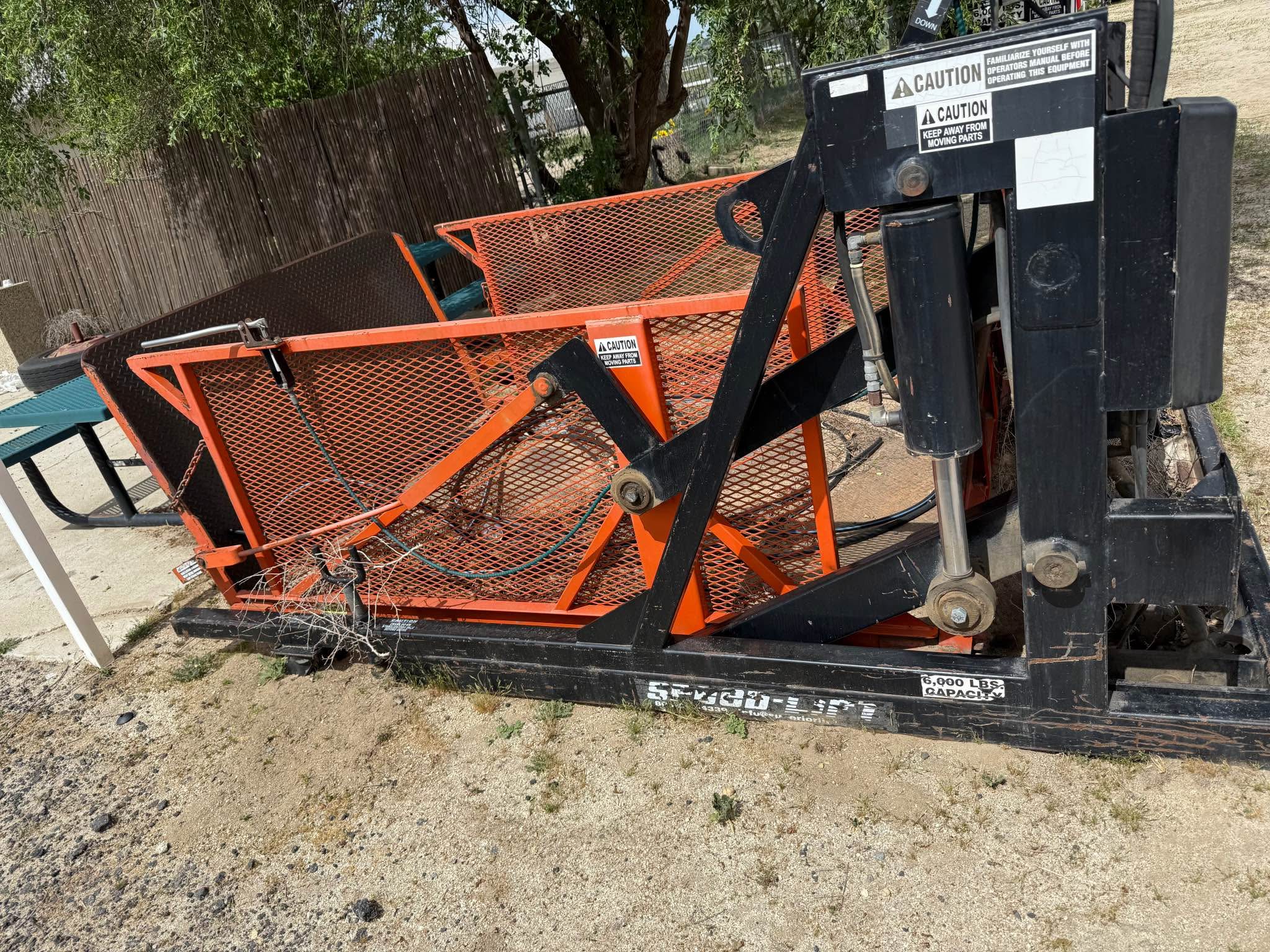 Hydraulic lift, loading dock, 6000lbs capacity speed lift ($1500 obo ...