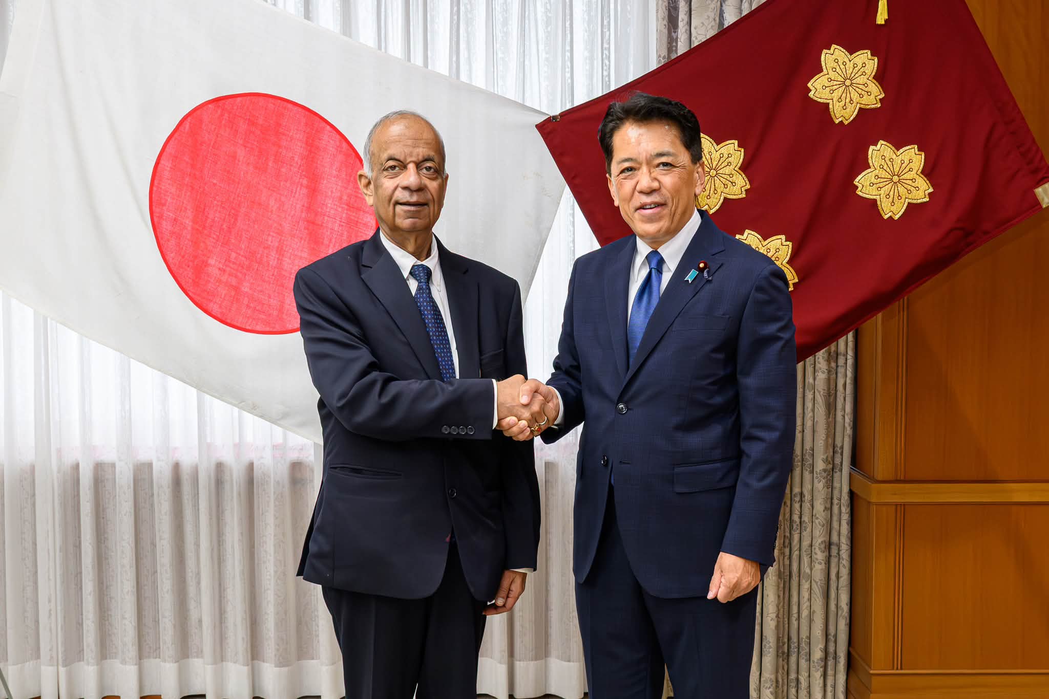 7月13日、宮﨑防衛副大臣は訪日中のカレ国連活動支援担当事務次長と