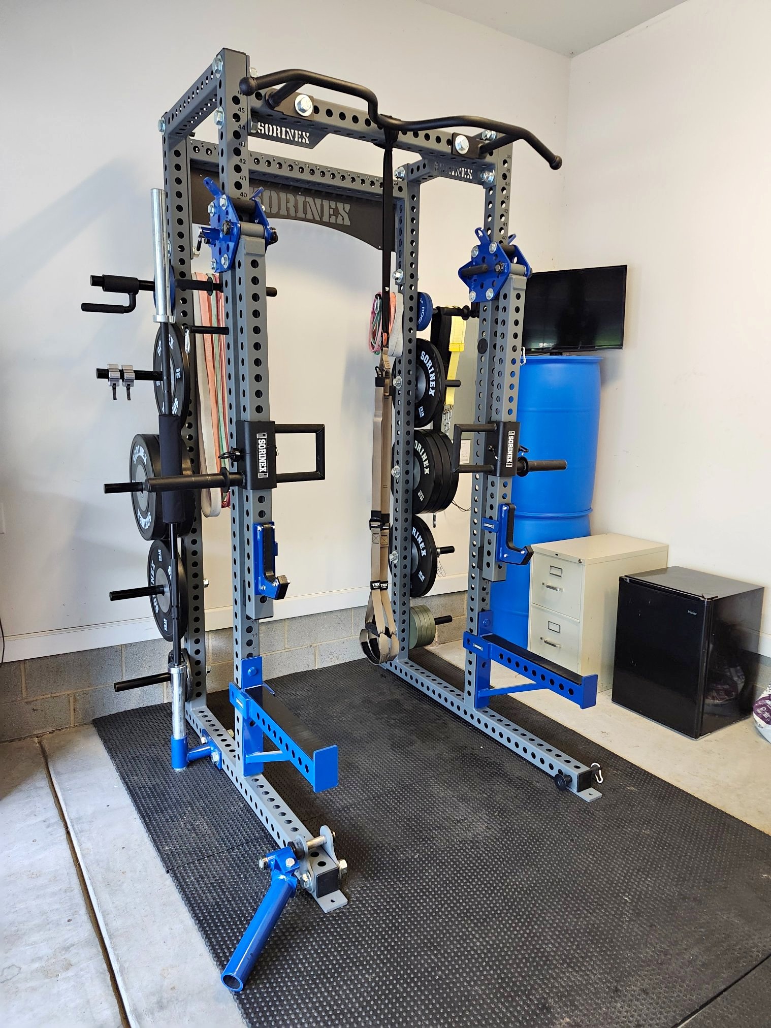 Sorinex Base Camp Weight Lifting Rack with Attachments and 470 lbs of ...