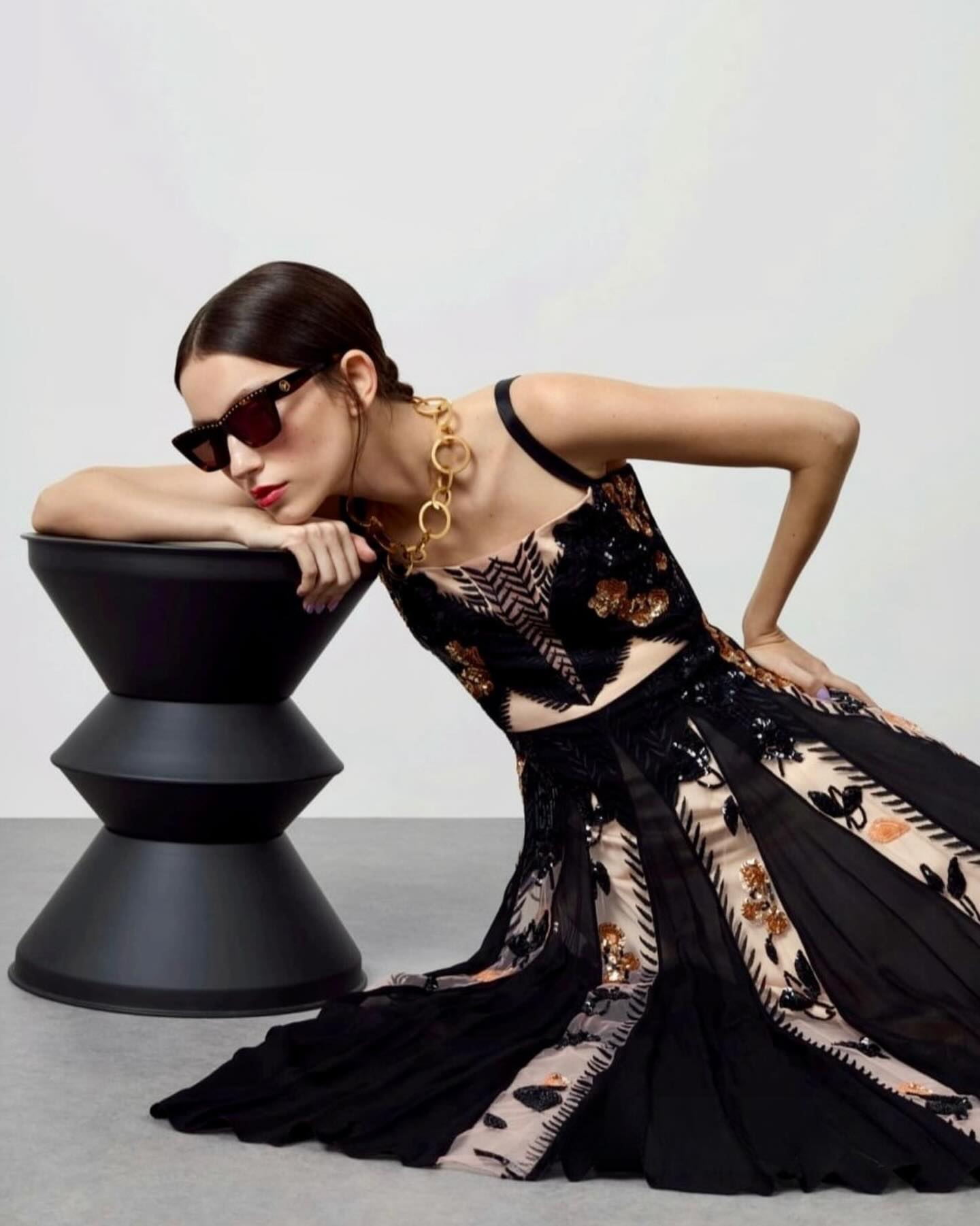karen millen gold sequin tulle dress The #TemperleyLondon Gilded Strappy & The Dolly Sunglasses as seen in @millionair_mag. ⠀⠀⠀⠀⠀⠀⠀⠀ Hand-beaded sequins on Italian tulle, shaped with floral panels for a clean, flattering silhouette.⠀⠀⠀⠀⠀⠀⠀⠀⠀ Tap to shop the Mini dress