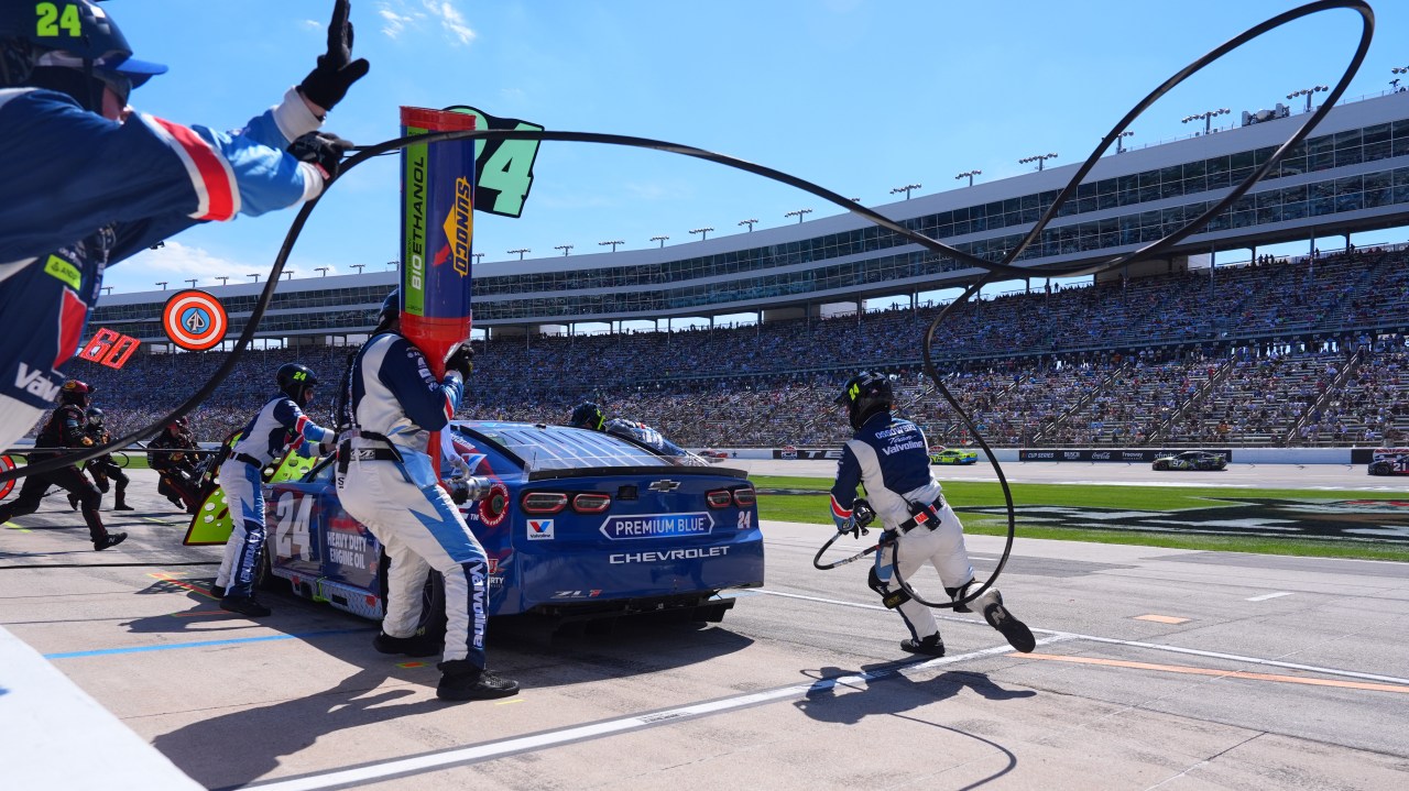 Elliott led five times for a race-high 87 laps and joined five
