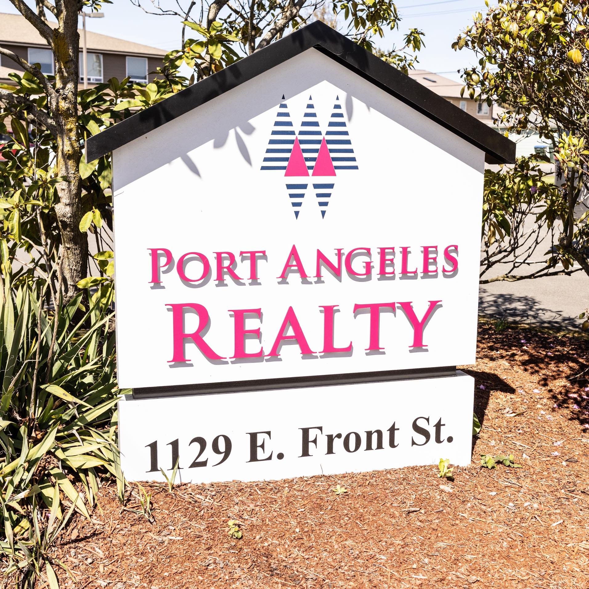 Turns out, the signs don’t put themselves up. 👀 Meet a few of the ...