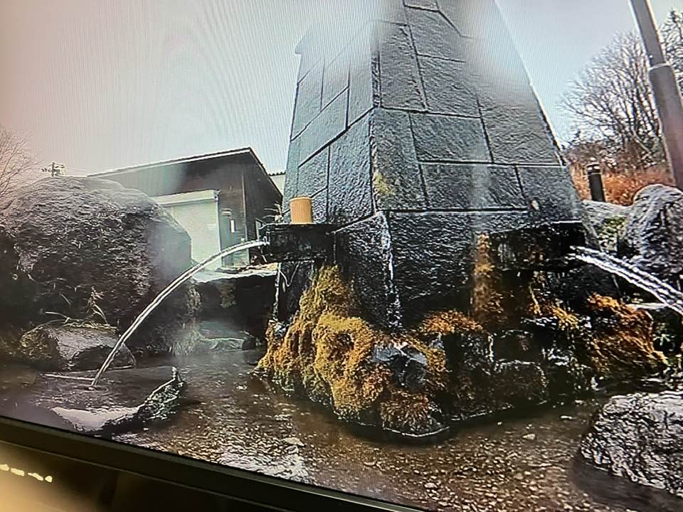 冬の長野 峠の水くみ場で 水が良くて家族で移住して来たと言う出張料理