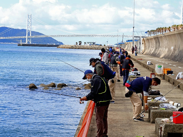 □「初めての釣り教室」 春に初開催 神戸市立平磯海づり公園で5月26日