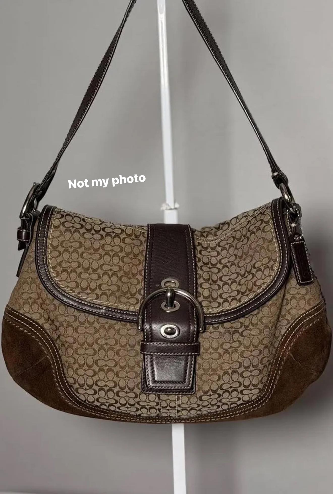 Trying to sell this coach y2k signature SoHo bag. Dm for price ☺️
