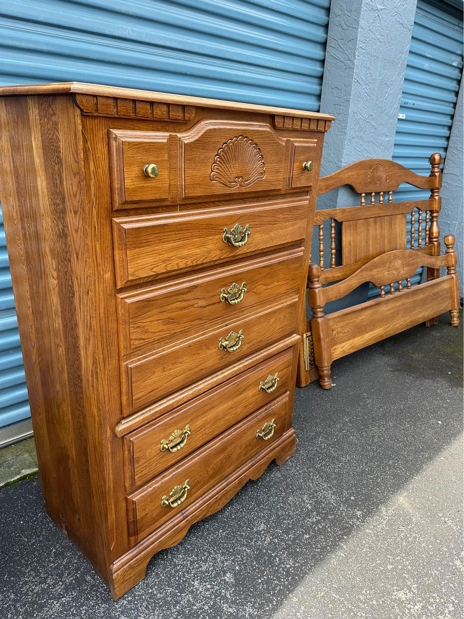 Full bedroom set bed, nightstands, tall dresser, long dresser with