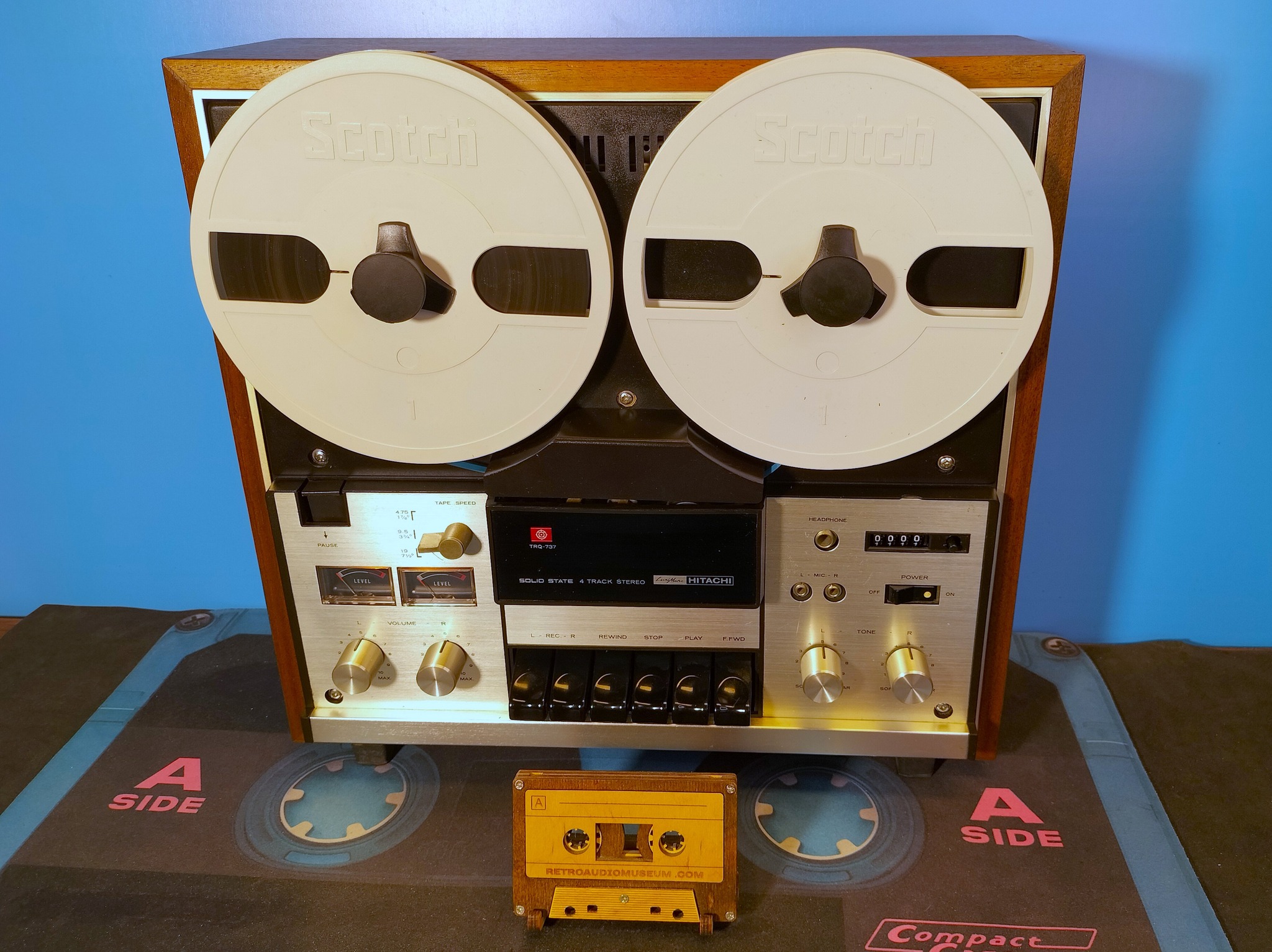 The TRQ-737 appeared in the 1969 generation of Hitachi reel-to