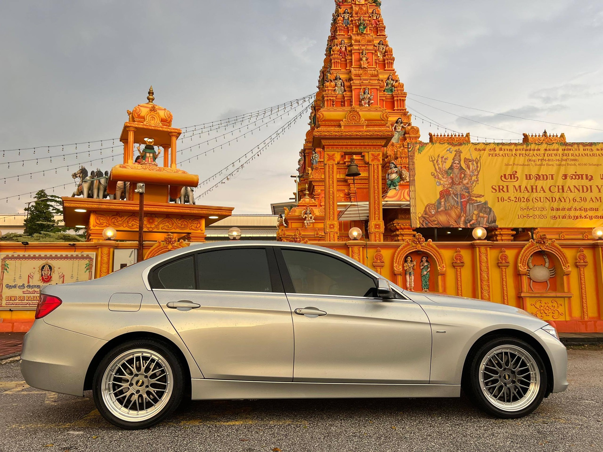 The BMW F30 has been outfitted with 18-inch BBS sport rims and 