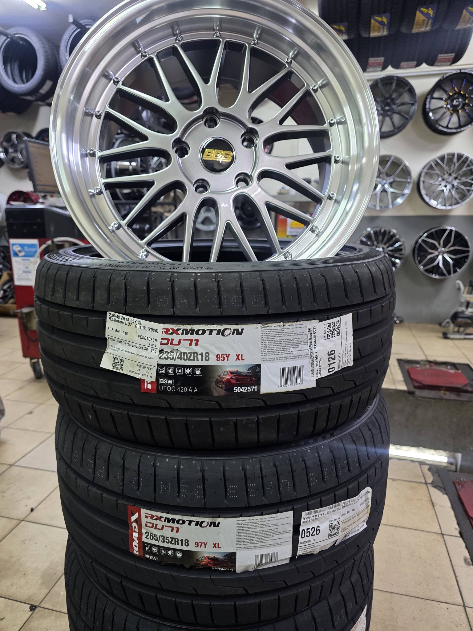 The BMW F30 has been outfitted with 18-inch BBS sport rims and 