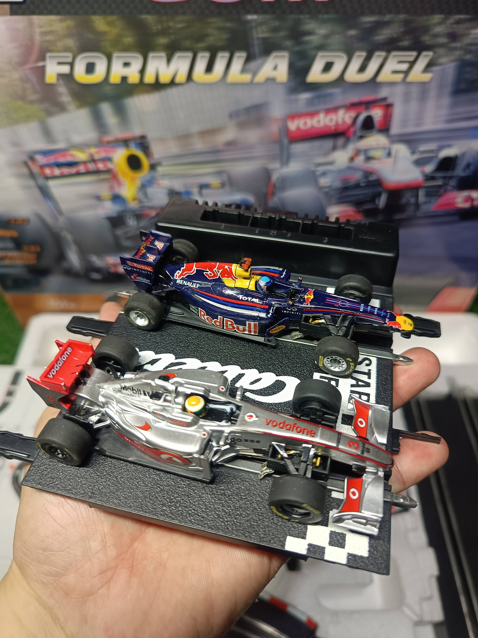 Carrera GO FORMULA DUEL Kyosho 1:43 scale Video in the comment 