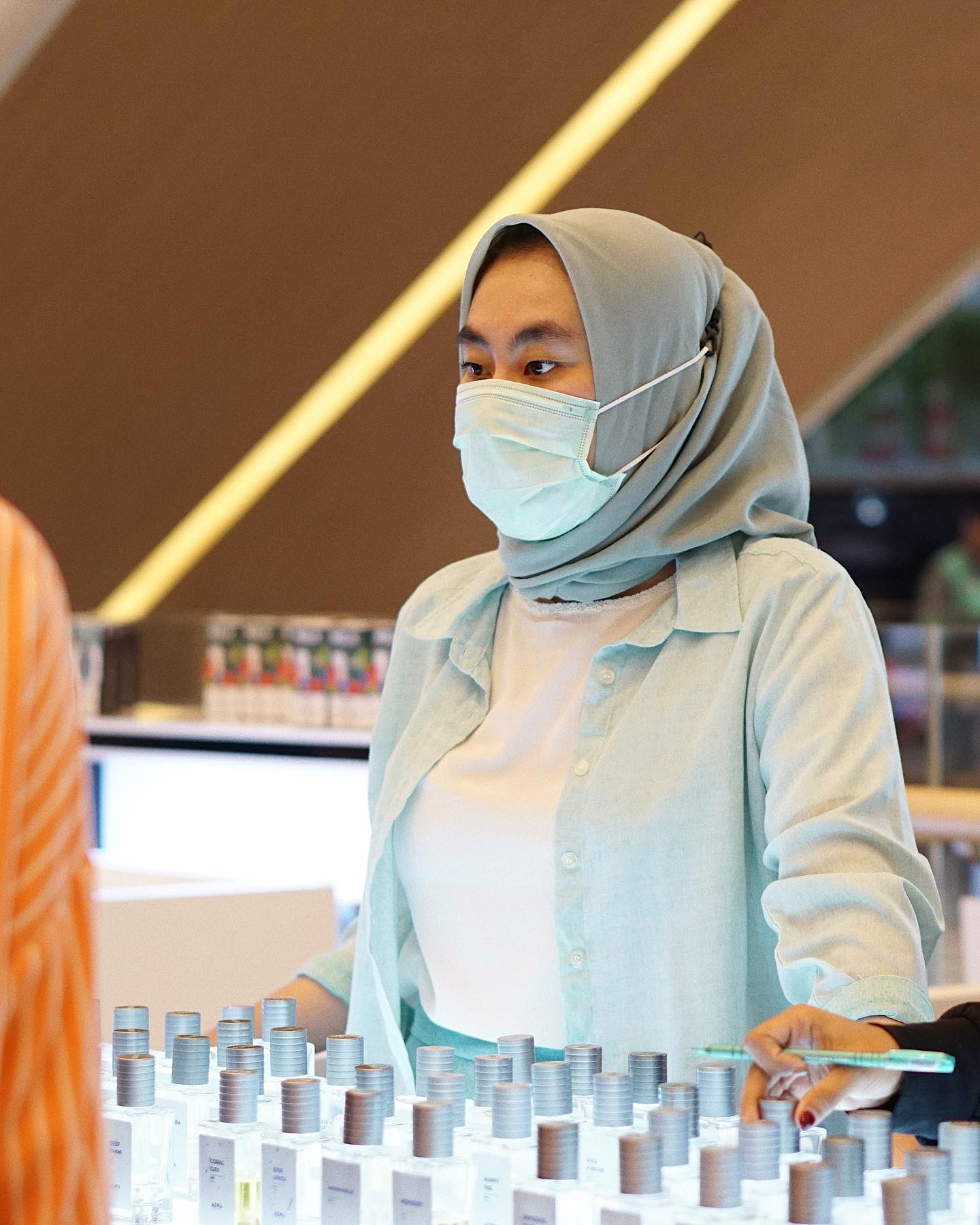 AZWA Perfume - Hal yang paling membingungkan ketika berada... | Facebook