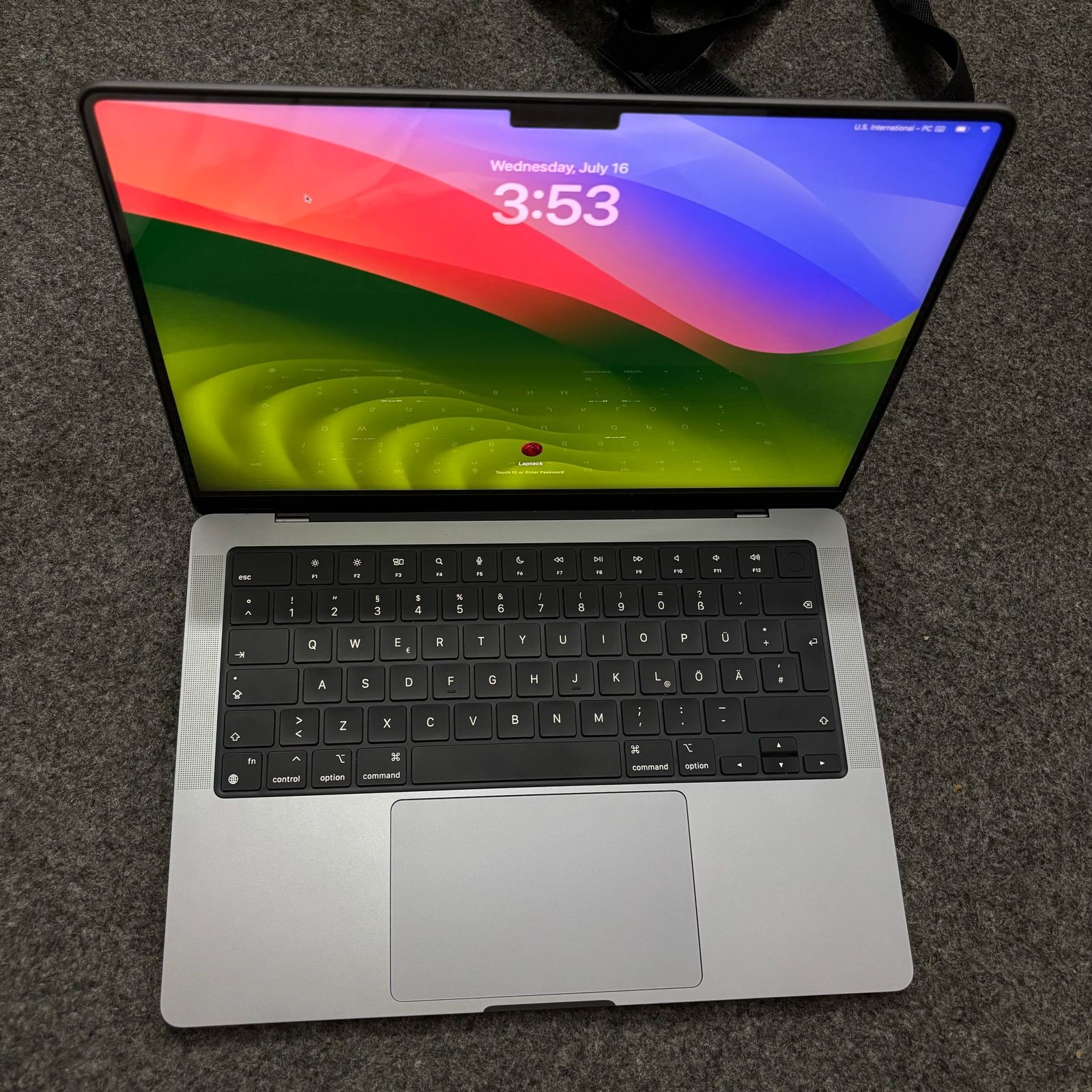 MACBOOK PRO 2021 M1 MAX CHIP 32GB RAM 1TB SSD 14 INCH DISPLAY 32 