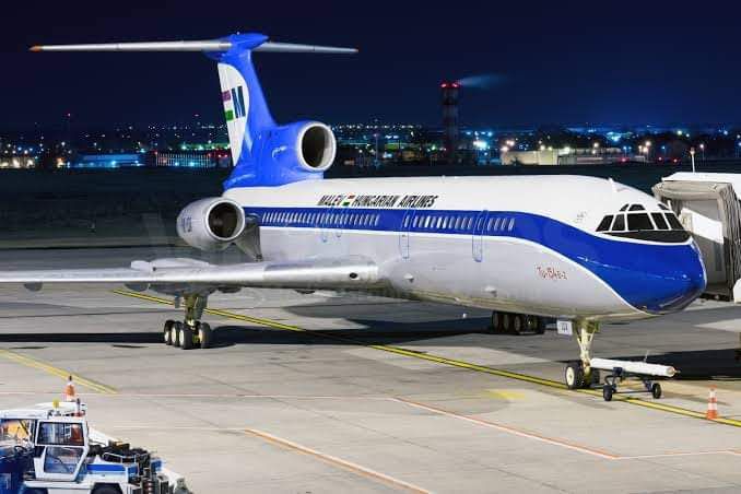grimaldo-bello-esbelto-delgado-alto-avi-n-tupolev-tu-154-no-tiene