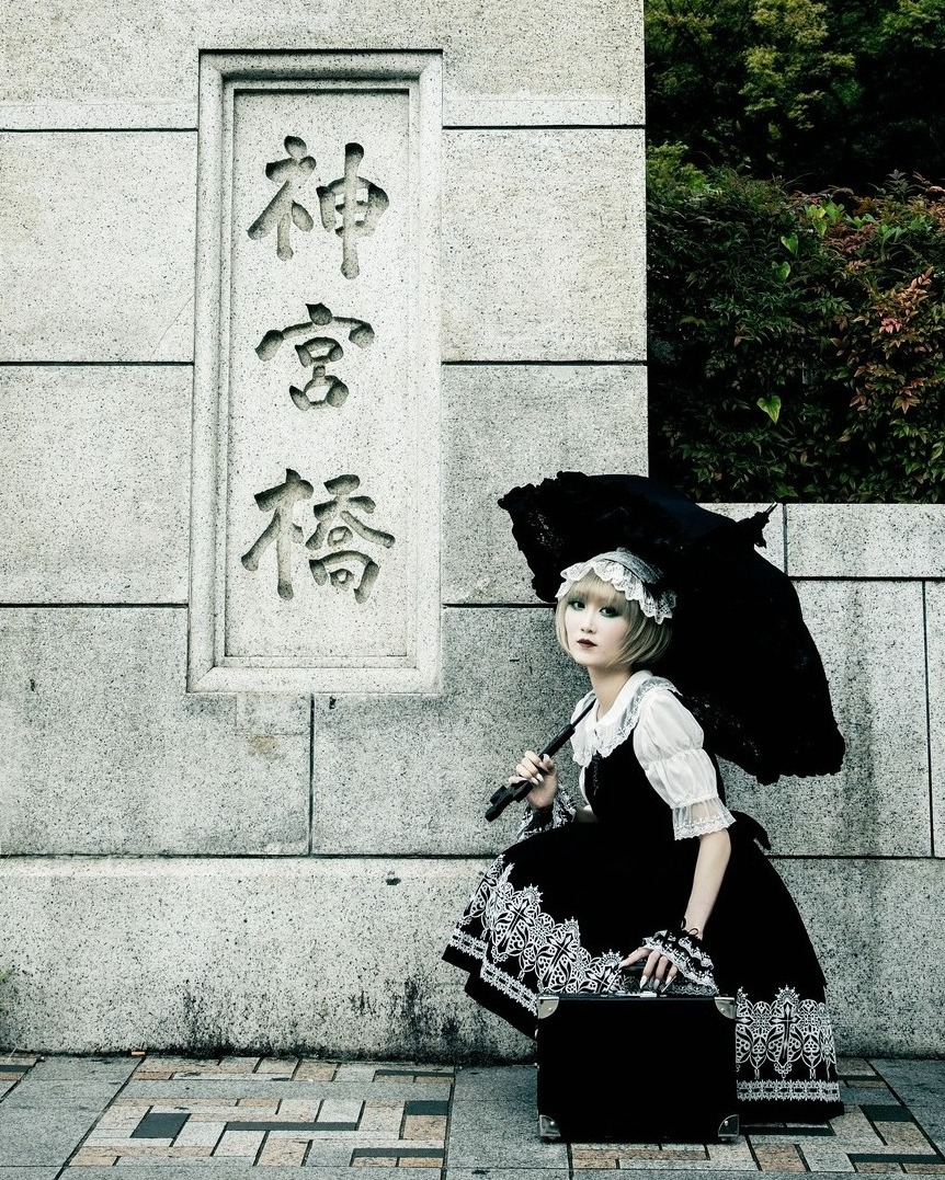 Moi-même-Moitié New Arrivals Now Available ✞シャンデリアプリント