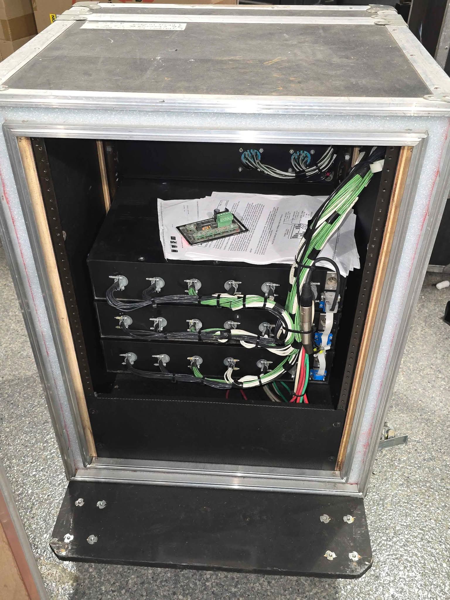 Great 15 or 16 space SHOCK mount case , lightronics dimmer racks rd 121 ...