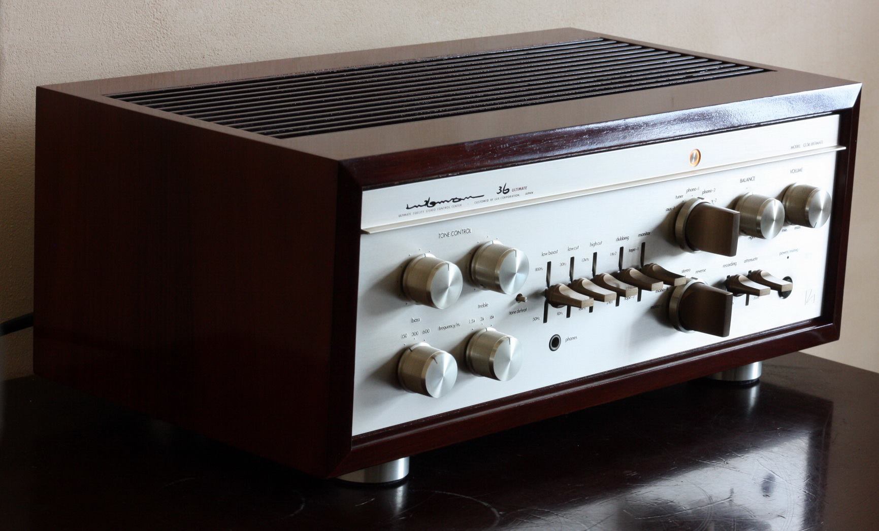 LUXMAN CL-36 Ultimate preamp1