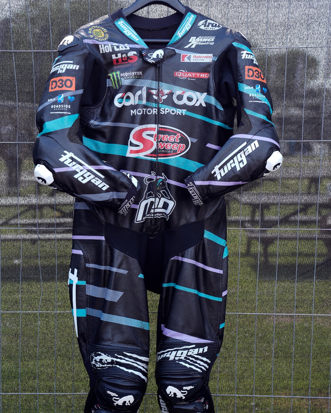 Cool things spotted in the Isle of Man TT Races paddock 😍! 1️⃣