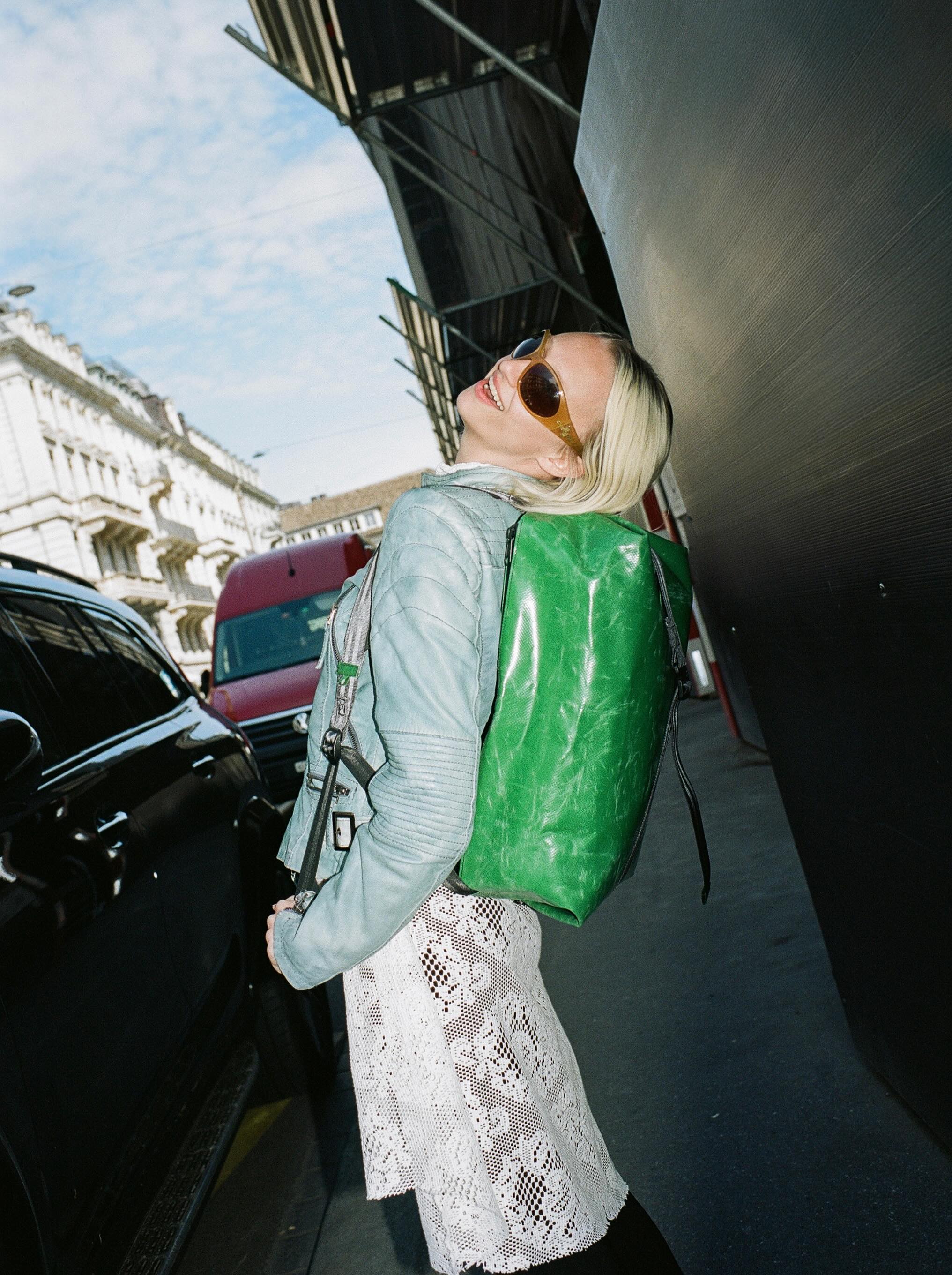 Freitag - Whether you like it bold, bright or big: F712 DRAGNET is