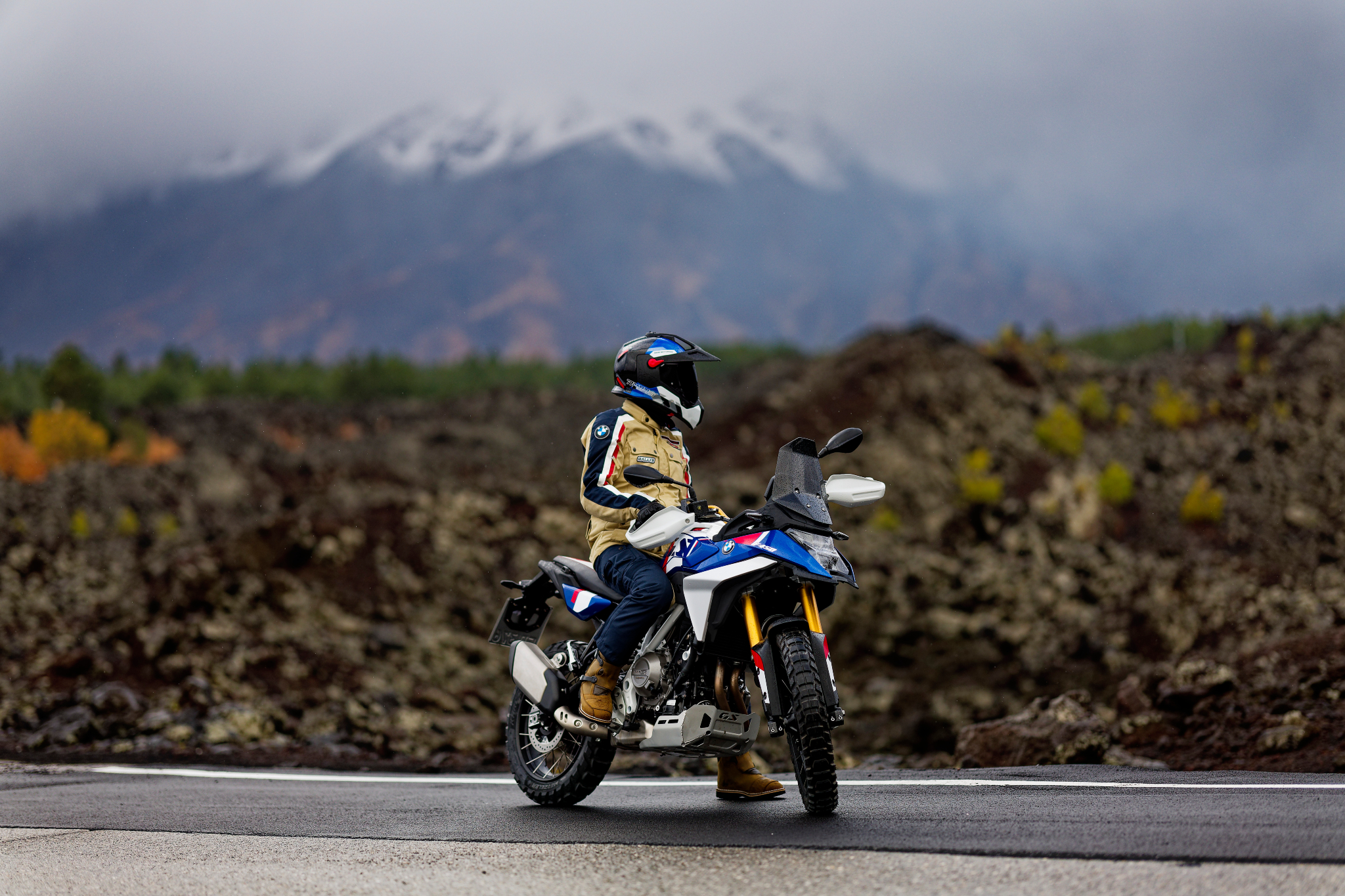 Ready for adventure? 🌍 The BMW GS Tatacoa jacket goes everywhere