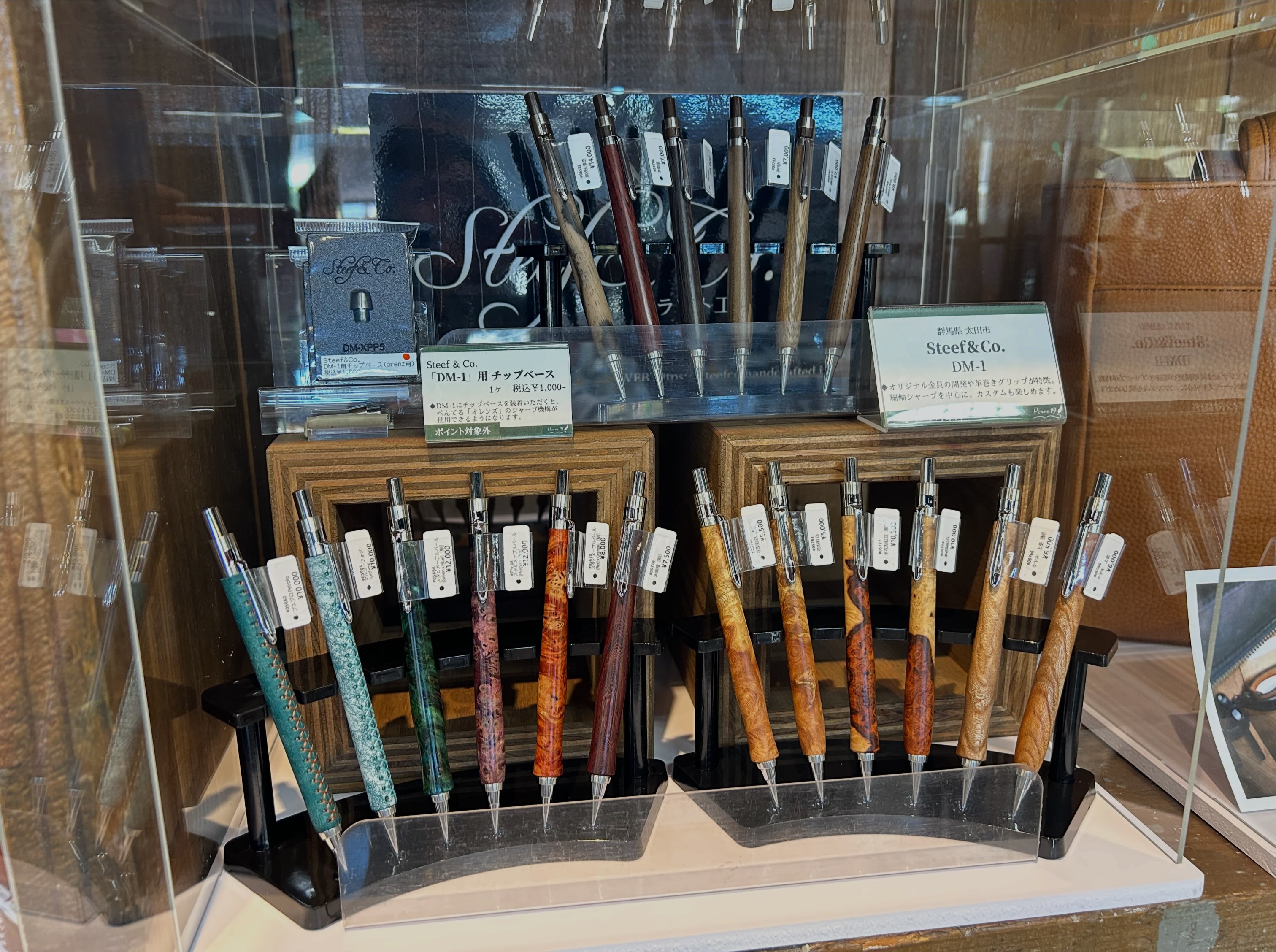 ボナンペン入荷しました 真鍮金具と木軸が美しい逸品です ◇ レジン