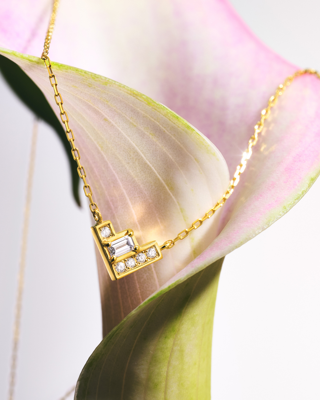 AHKAH - ≪EARRINGS≫ 繊細なモチーフをアシンメトリーで組み合わせて