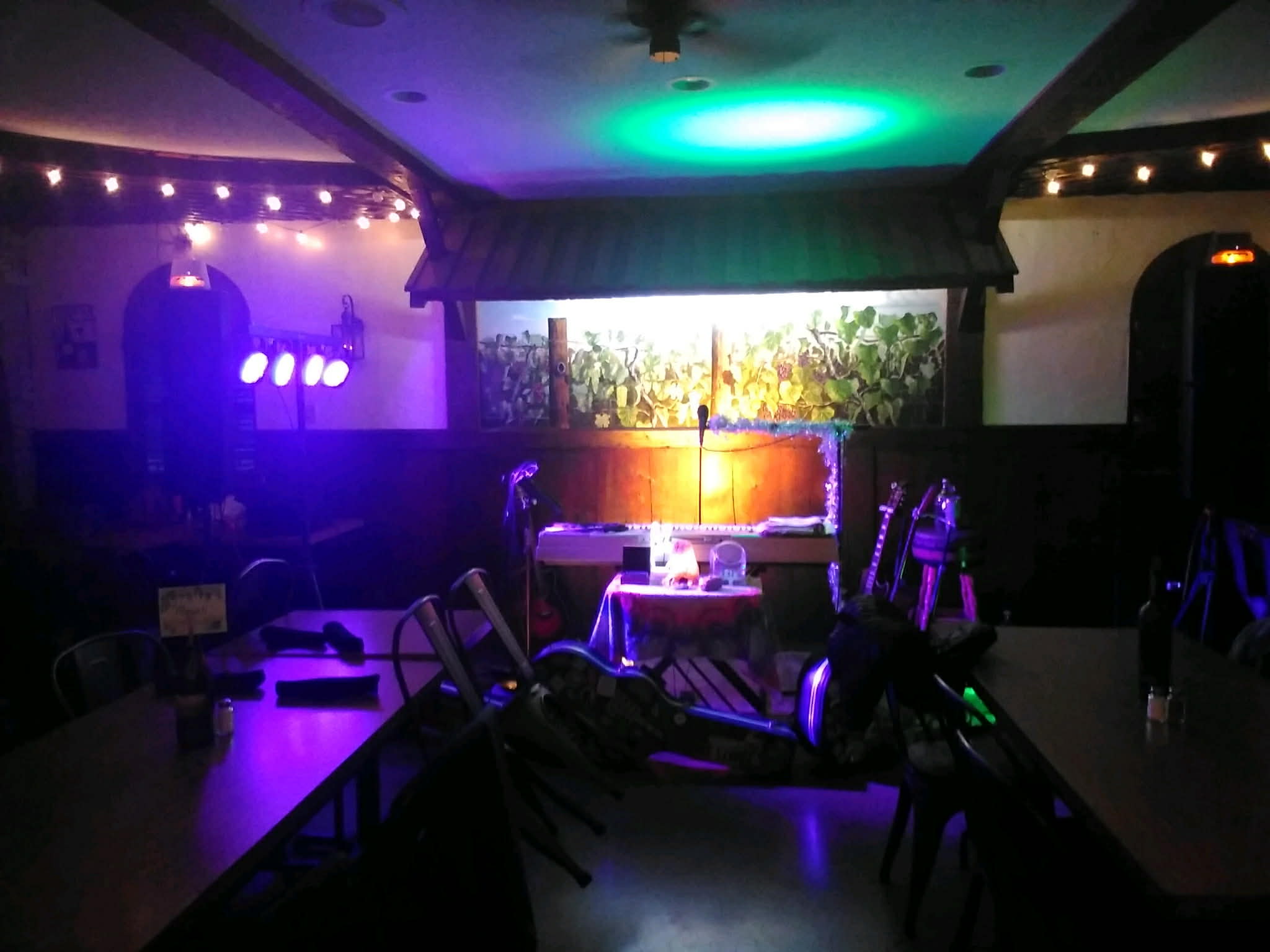 Noah - The stage shes a'set at Noah Back LIVE! Valley Vineyards ...