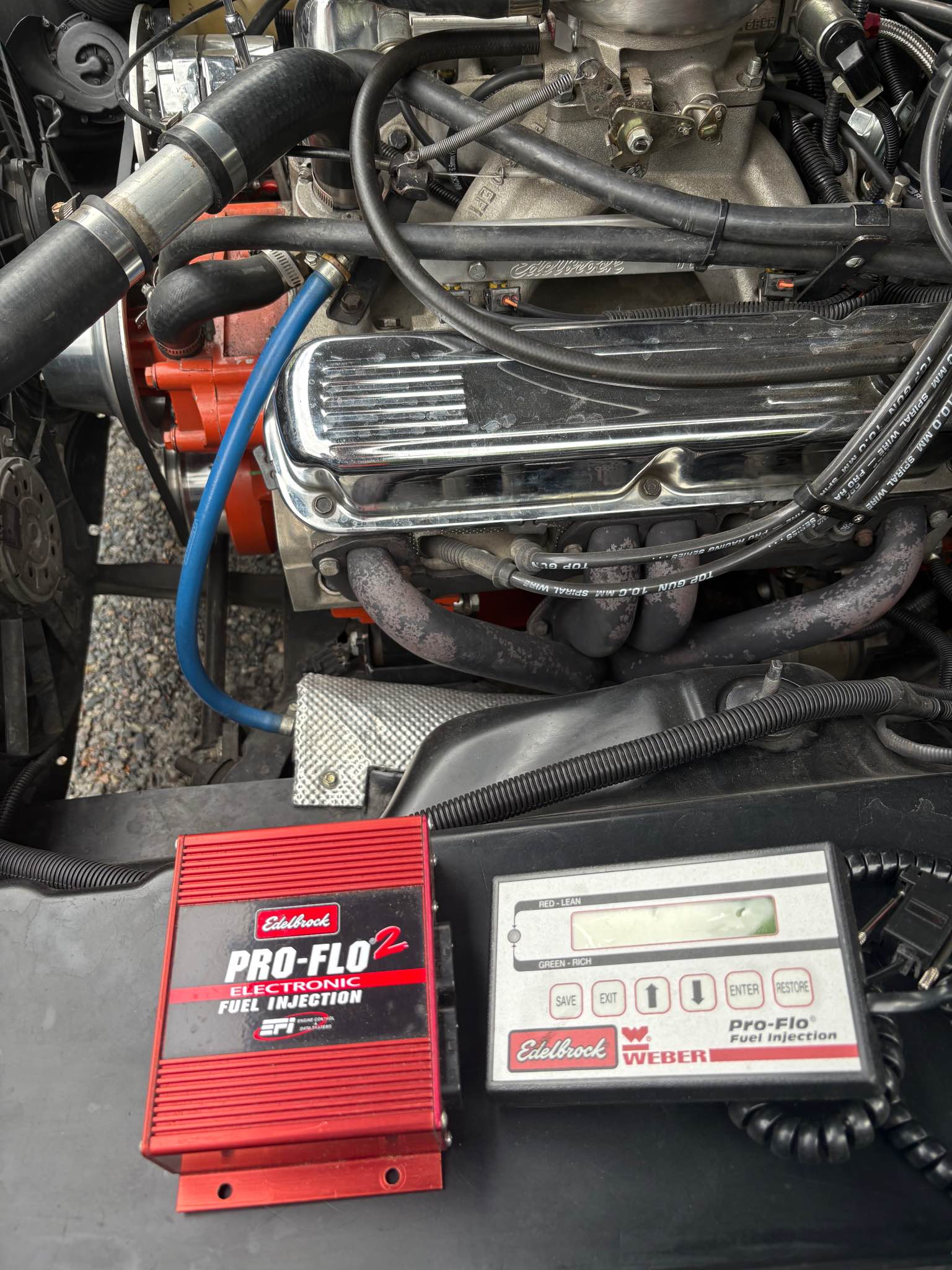 Chrysler 273/318/360 Edelbrock pro-flo 2 fuel injection system - Car ...