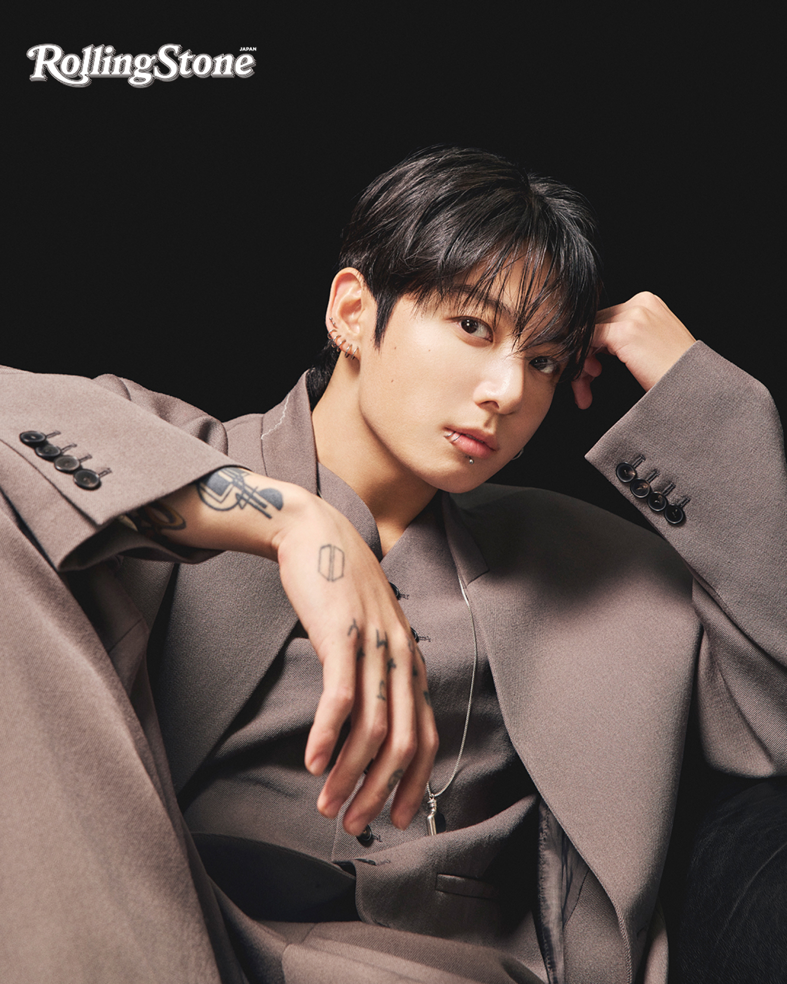 Exclusive pictures, just for you. Jung Kook wears Calvin Klein 