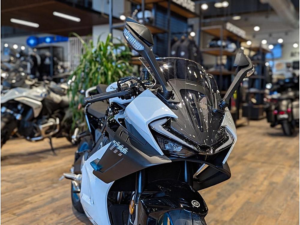 ホワイトM 2026 CFMOTO 675SS Nebula White For more information, check our