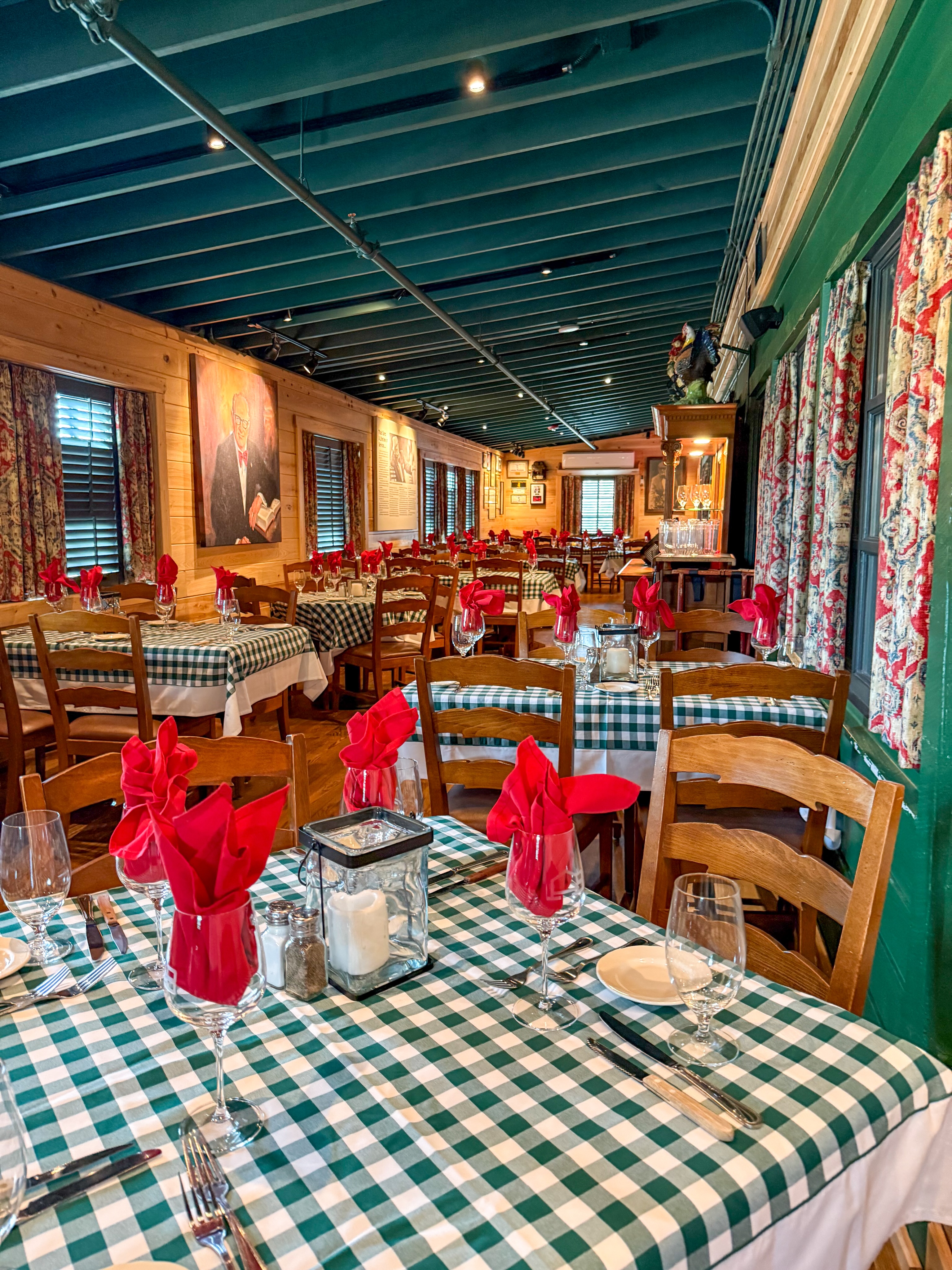 With so many unique dining experiences, no two tables are quite the same 🍽️ So, where's your favorite spot to dine with us? Are you partial to the Lower Dining Room or