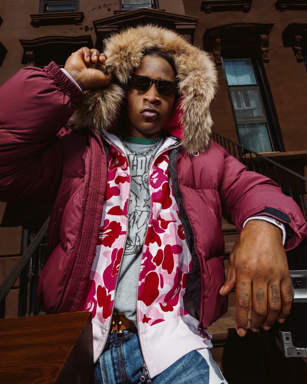 MANHUNT BAPE®定番のMANHUNTが登場。MANHUNTロゴがアッパーに大胆に