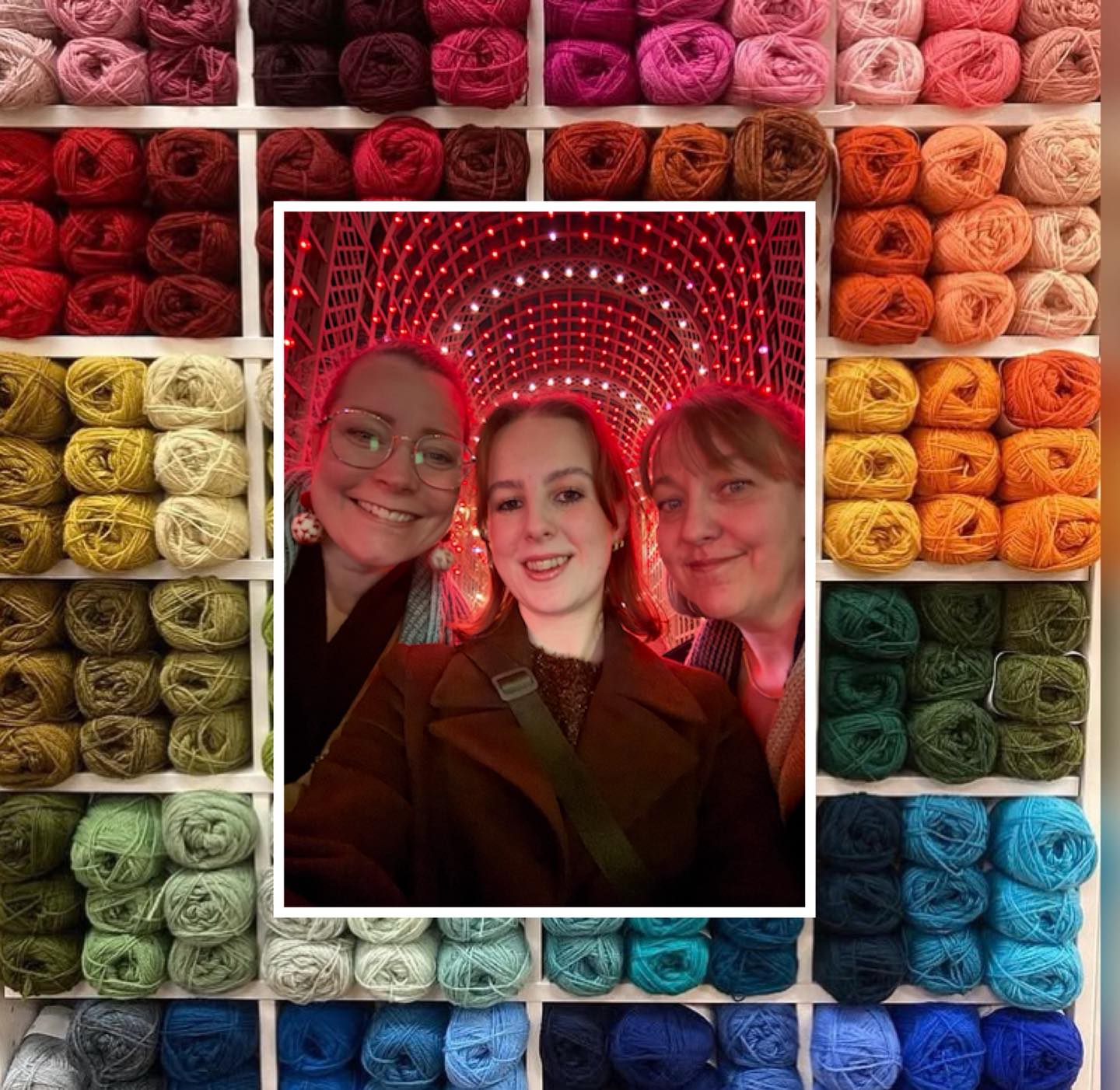 Garnadiset - 2025 är slut och jag, Mathilde (@mathildeknits )och Kattis ...