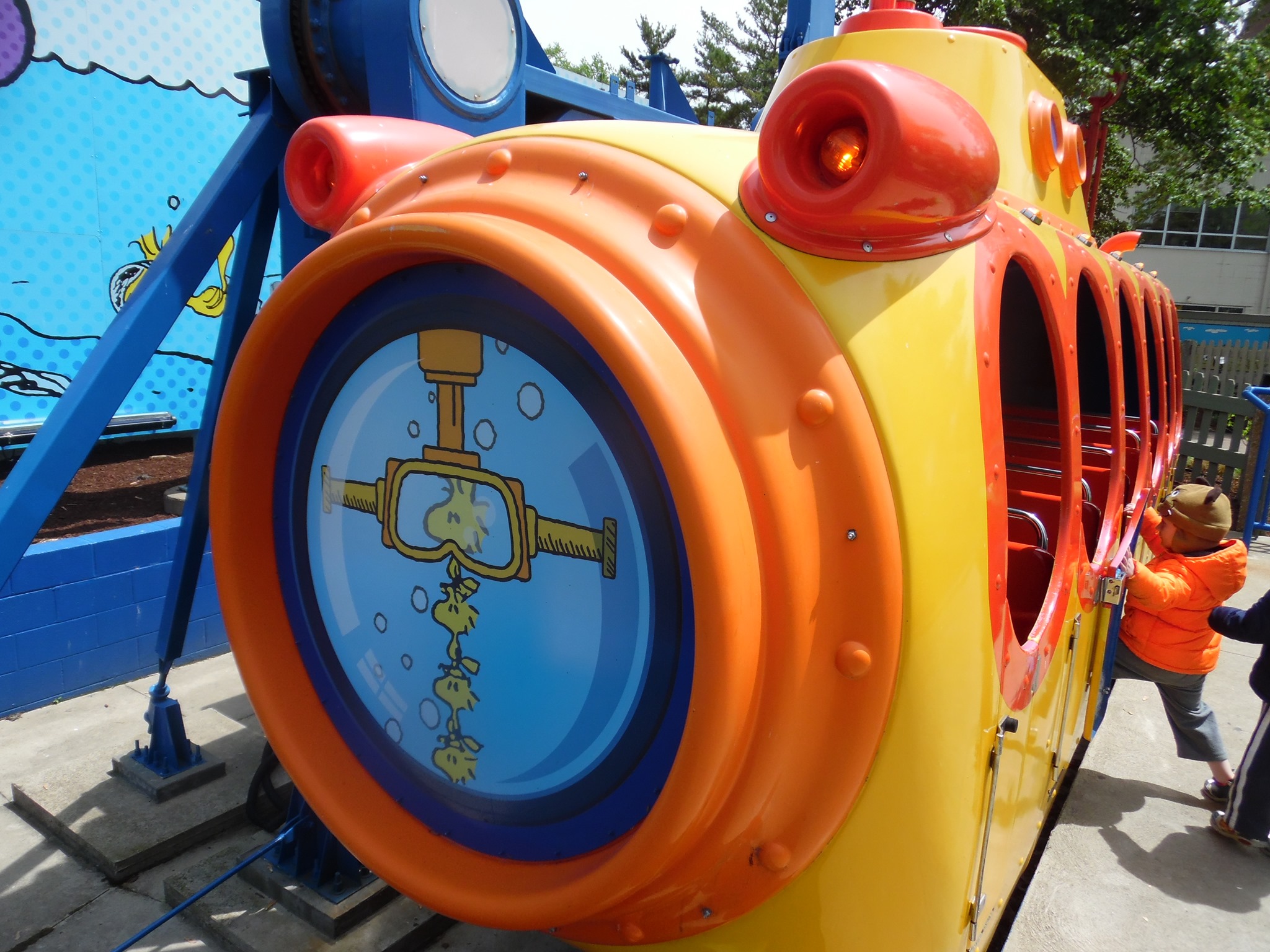 Snoopy's Deep Sea Divers Opened: 2008 Manufacturer: Zamperla