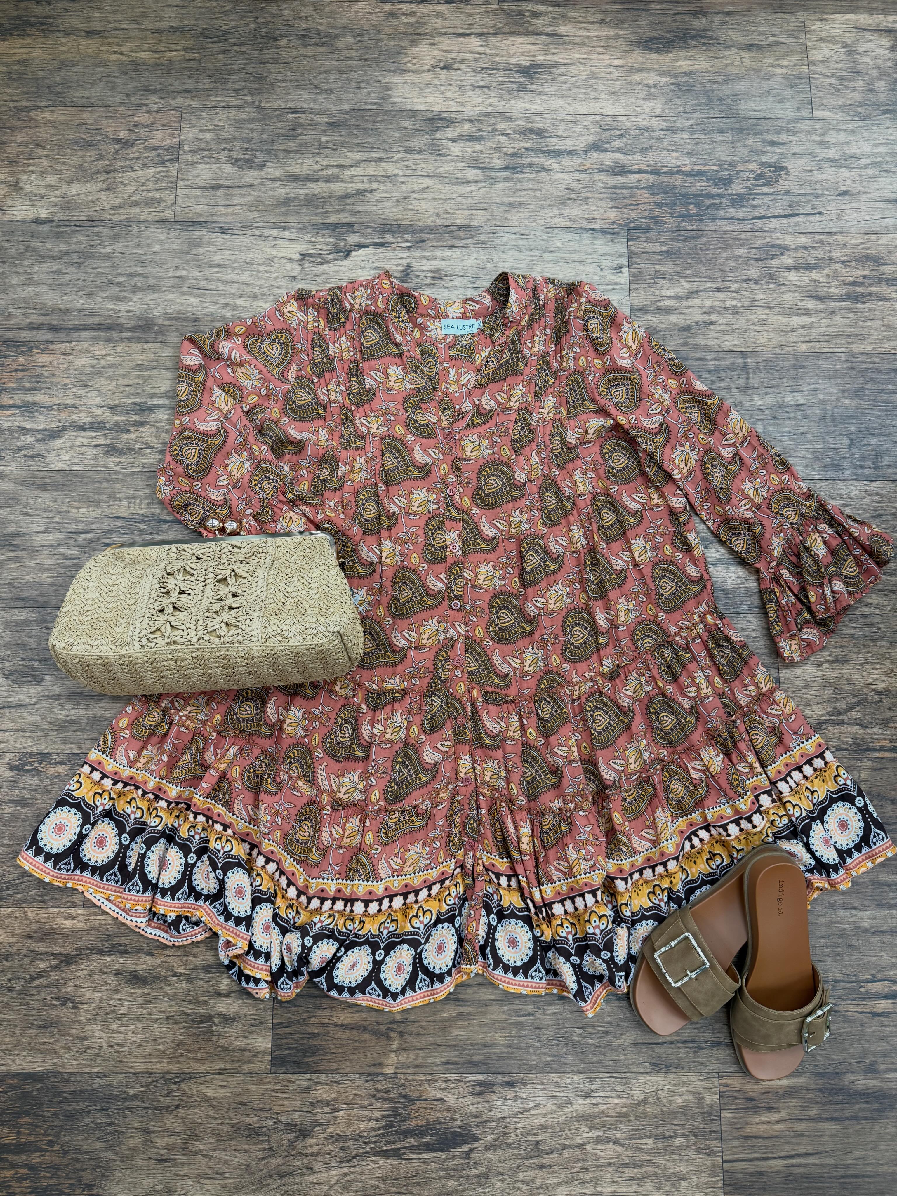 ✨ Easy, breezy, and ready for sunshine! 🌴💙 This cute short dress paired with a woven clutch and comfy sandals is the perfect warm-weather look. 👗👜👡 Previously owned short dress size M