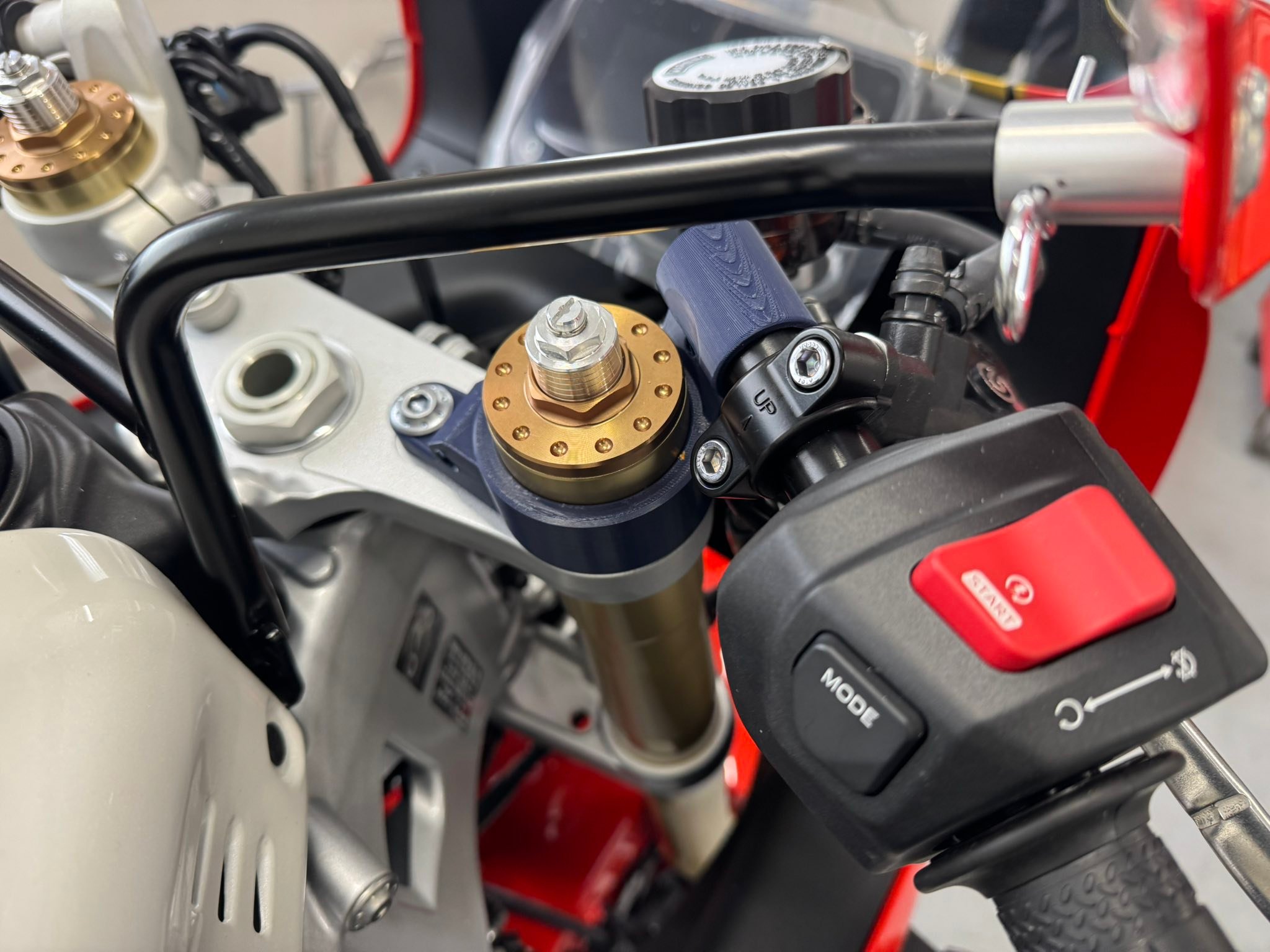 こんばんは（≧∇≦） 三連休中日の本日納車XSR900 ブルー 西沢 さん 