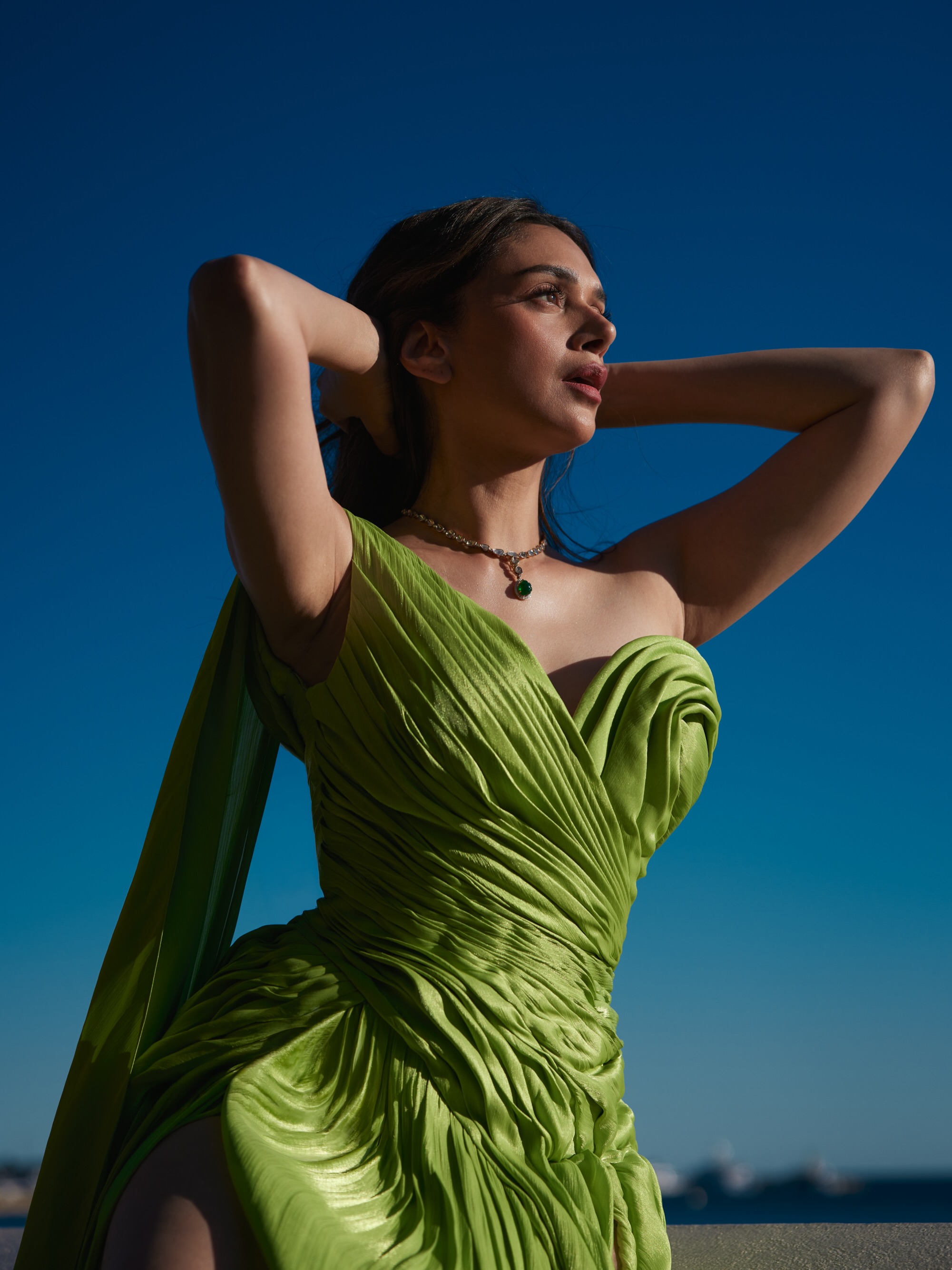 Keeping it effortless… the neon had other plans. Cannes 2026 @lorealparis Wearing @tonywardcouture Jewellery @indriyajewels Heels @alexandrebirman Styled by @sanamratansi Style team @rhiakapoor @isshika.manan Hair