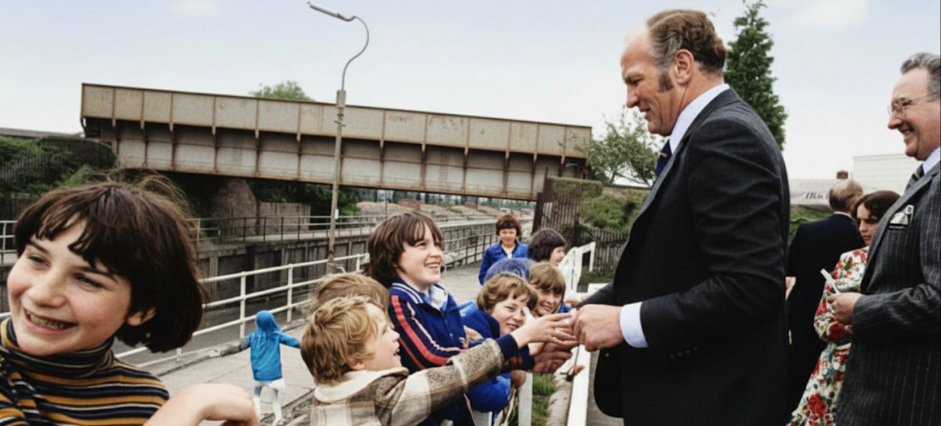 Grimsby - Heavyweight boxing legend Henry Cooper meets Grimsby ...