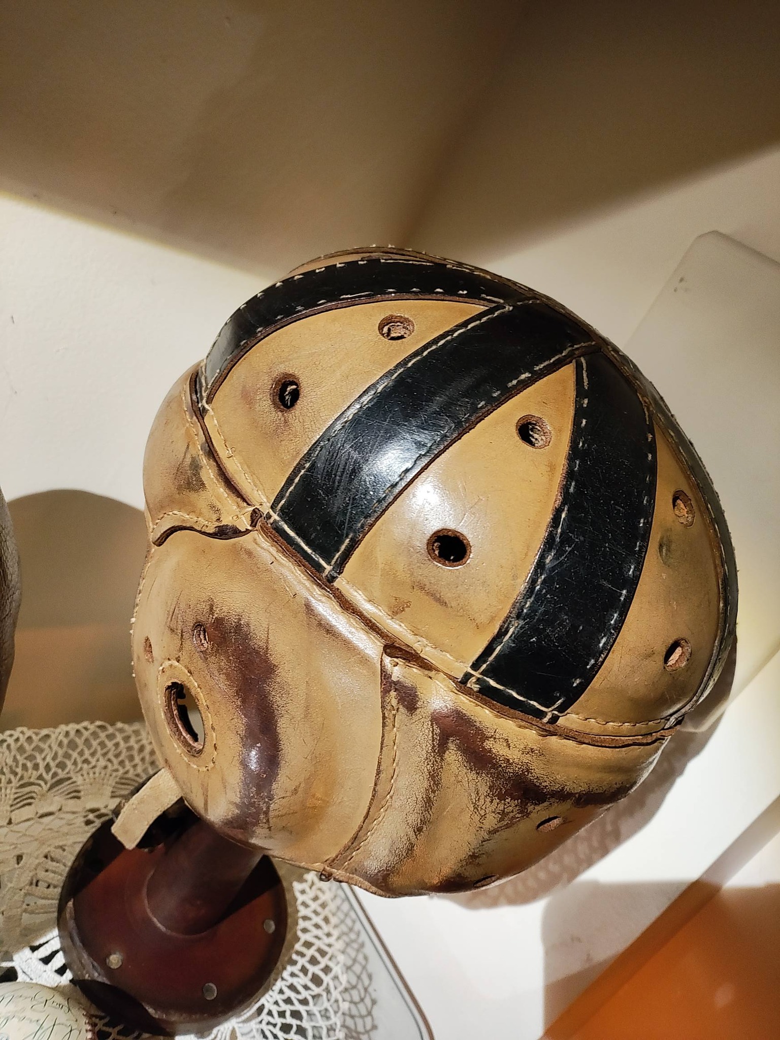 1950s leather football helmet Early Old Antique 1930's REACH ND Vintage – antiquesandeverythingafter AntiqueSportsShop - Football Helmets