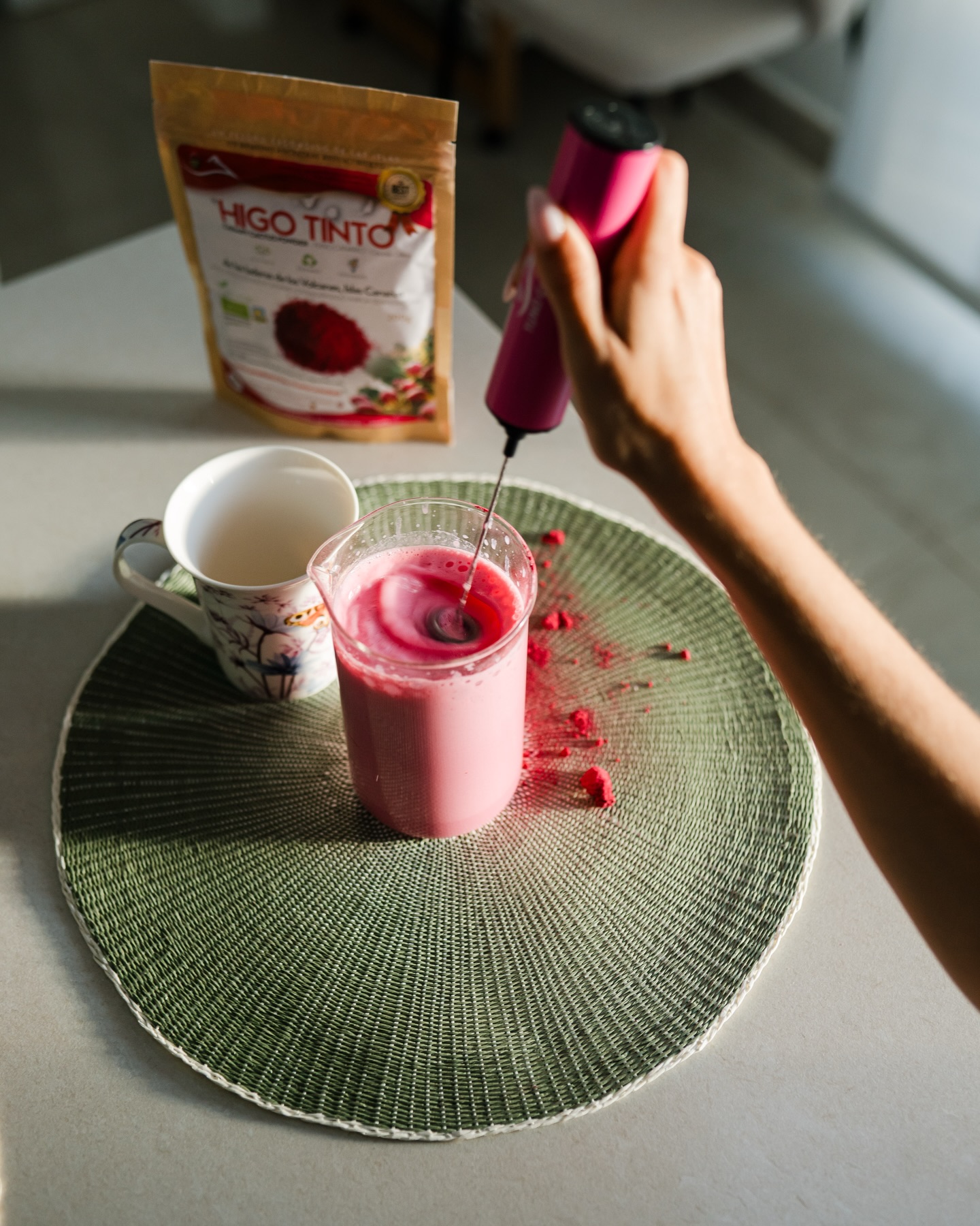 higo tinto l carnitina Hay gestos pequeños que marcan la diferencia ✨ Preparar TINTO® no es solo mezclar un polvo en una bebida, es regalarle a tu cuerpo un momento de cuidado consciente. Nuestro polvo Orlistat Type:1 box SnowCaps 30 capsules PURCELL L-glutathione Vitamin Boosting