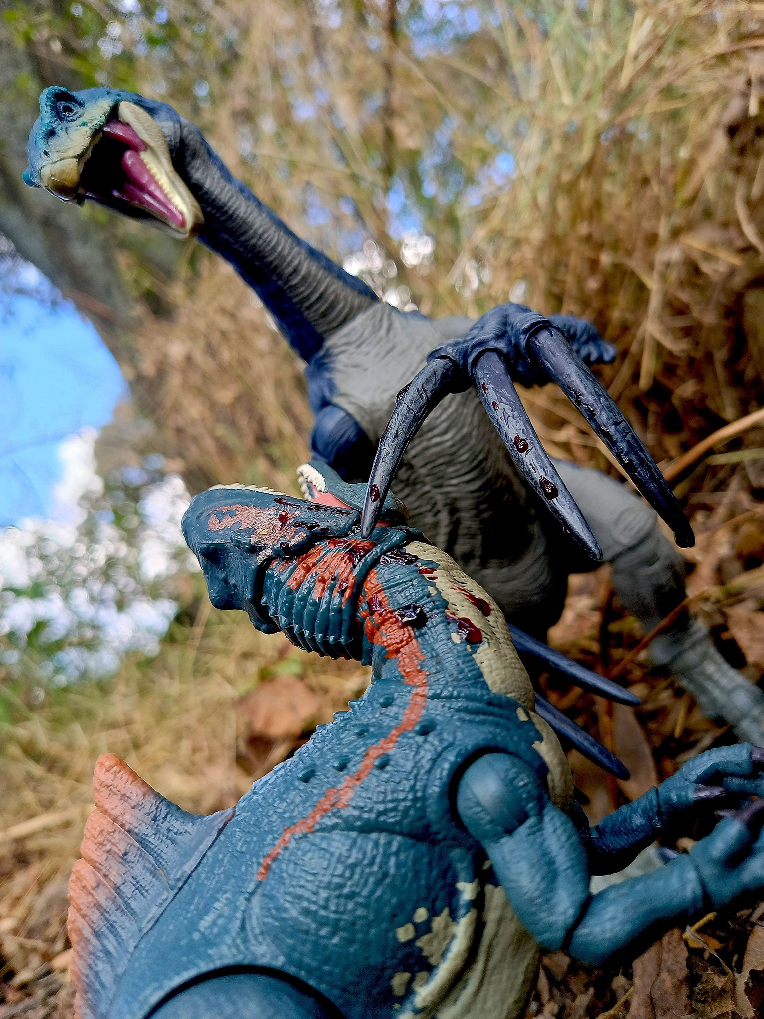 Therizinosaurus and Concavenator dinosaur toys from Mattel