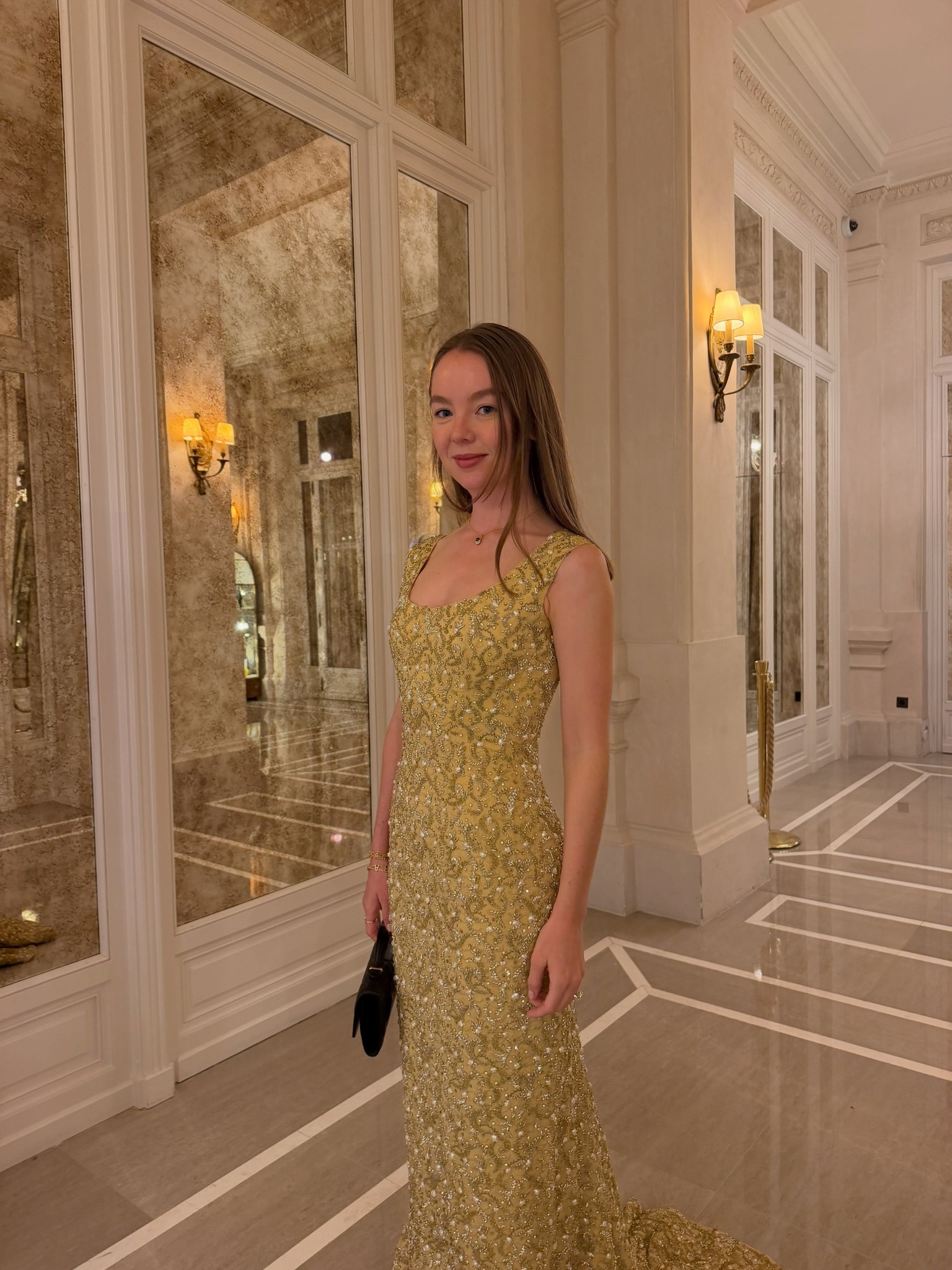 A golden moment, 64 years apart. ✨👑 Grace Kelly first wore the iconic gold Givenchy gown in Athens in 1962. More than six decades later, her granddaughter, Princess Alexandra of Hanover, brought