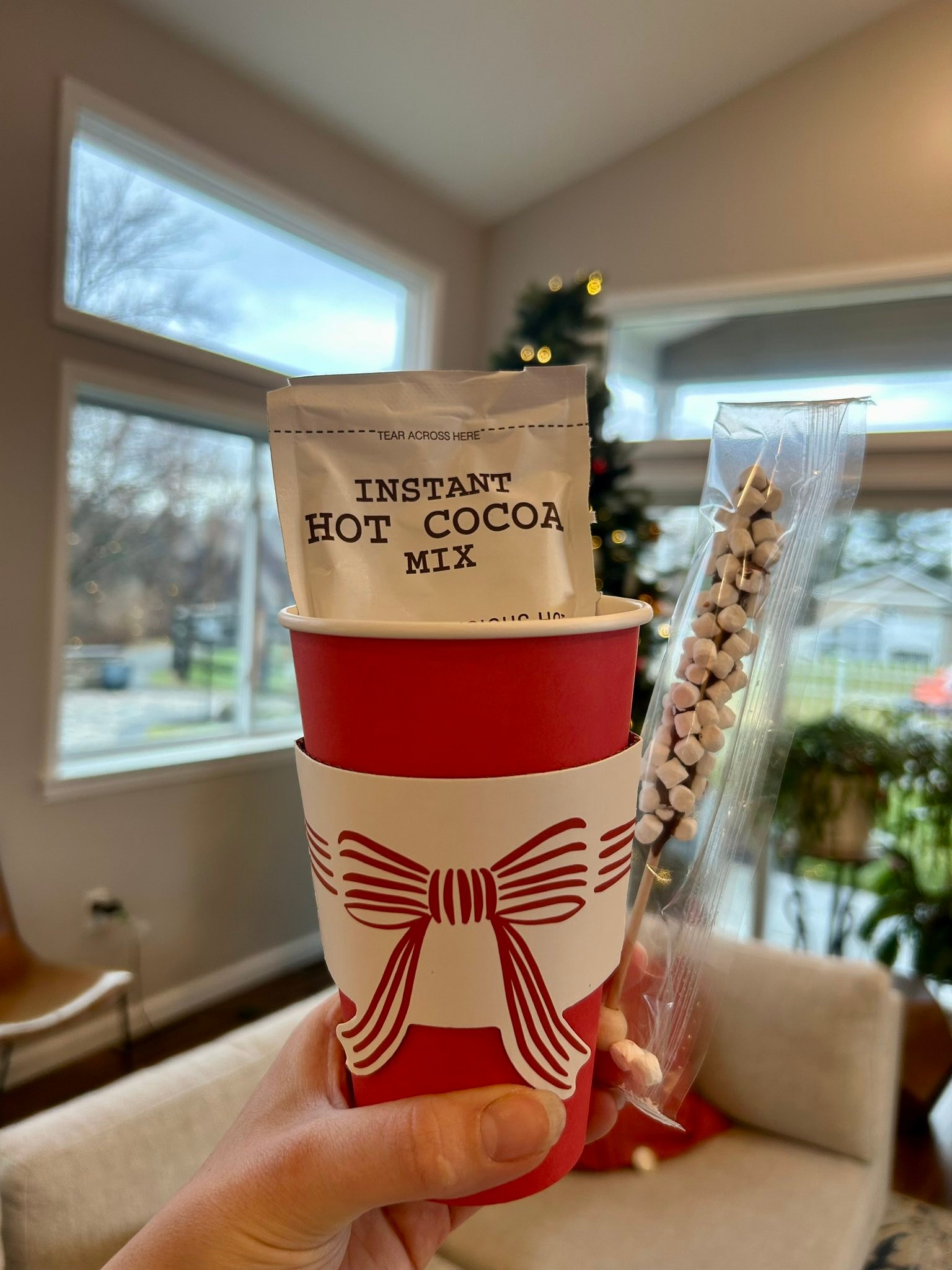 H-O-T-T-O-G-O, come get your hot cocoa to-go! 🎶🤠 Swing by our