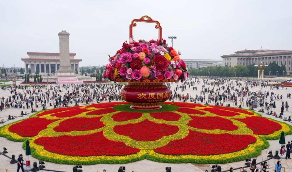 紫壇　花台 即看國慶花壇上新長安街一路繁花】9月26日，北京市園林綠化局公佈國慶