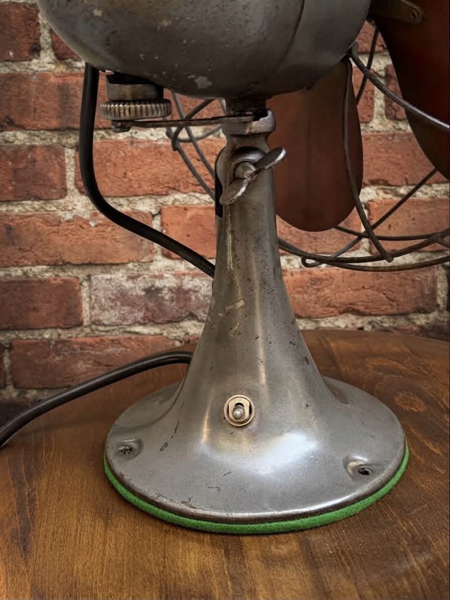這個是1940's 🇺🇸 Emerson 6250 10吋擺頭風扇，實用性強。又耐用，又