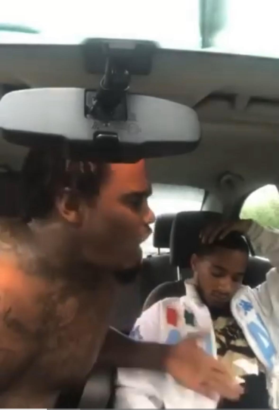 Li Dwo - Caught stealing 💰 out the wallet 🤦🏾‍♂️ Video in... | Facebook