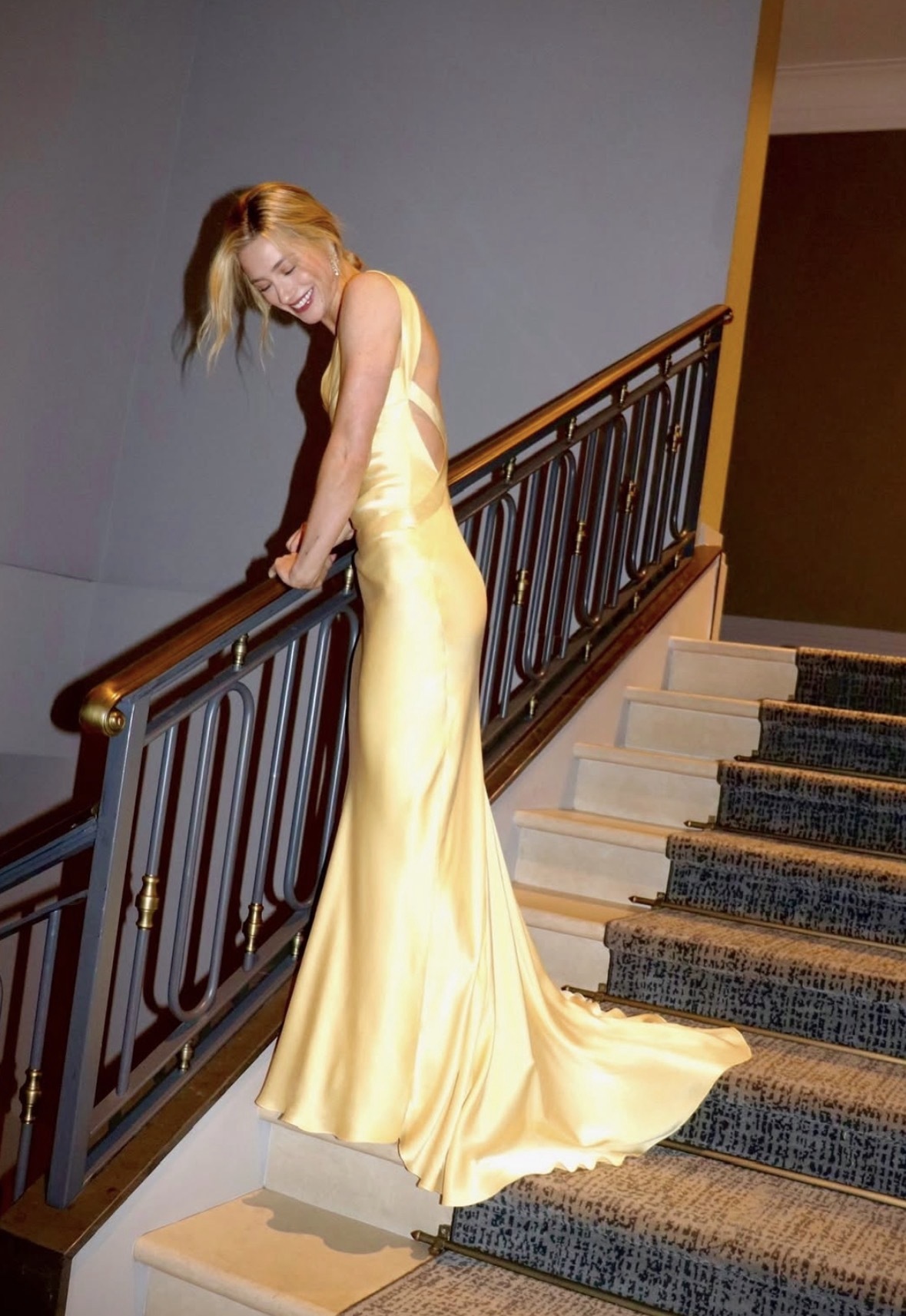 Lili Reinhart pays homage to Kate Hudson with the iconic yellow dress from 'How to Lose a Guy in 10 Days.' 💛 #LiliReinhart #HowtoLoseaGuyin10Days
